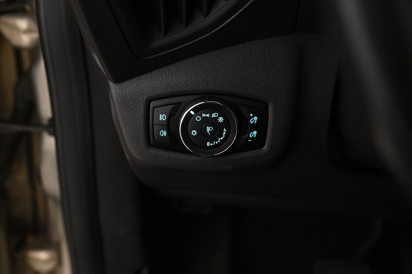Ford Grand Tourneo Connect 2016 1,5 TDCi 120 hv PowerShift A6 Titanium - *7P | Webasto | Lasikatto | P. Tutkat | Koukku | Suomi-auto | 2x renkaat&aluvantein* - KORKO VAIN 3,99 %