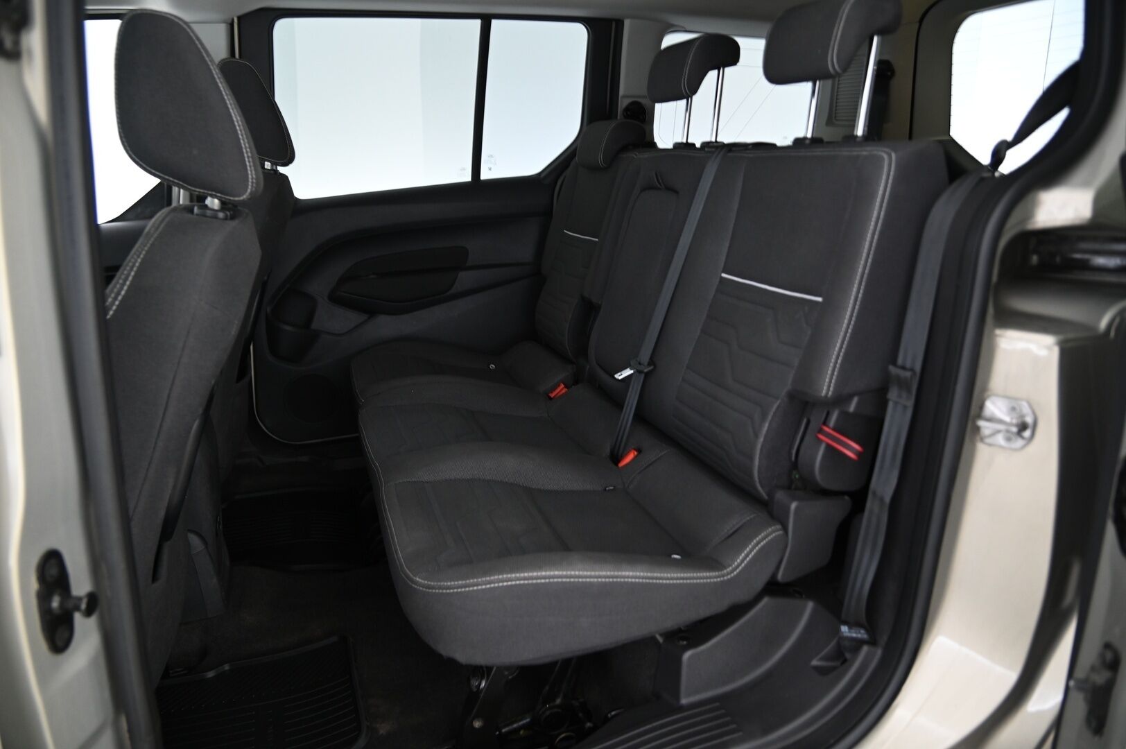Ford Grand Tourneo Connect 2016 1,5 TDCi 120 hv PowerShift A6 Titanium - *7P | Webasto | Lasikatto | P. Tutkat | Koukku | Suomi-auto | 2x renkaat&aluvantein*