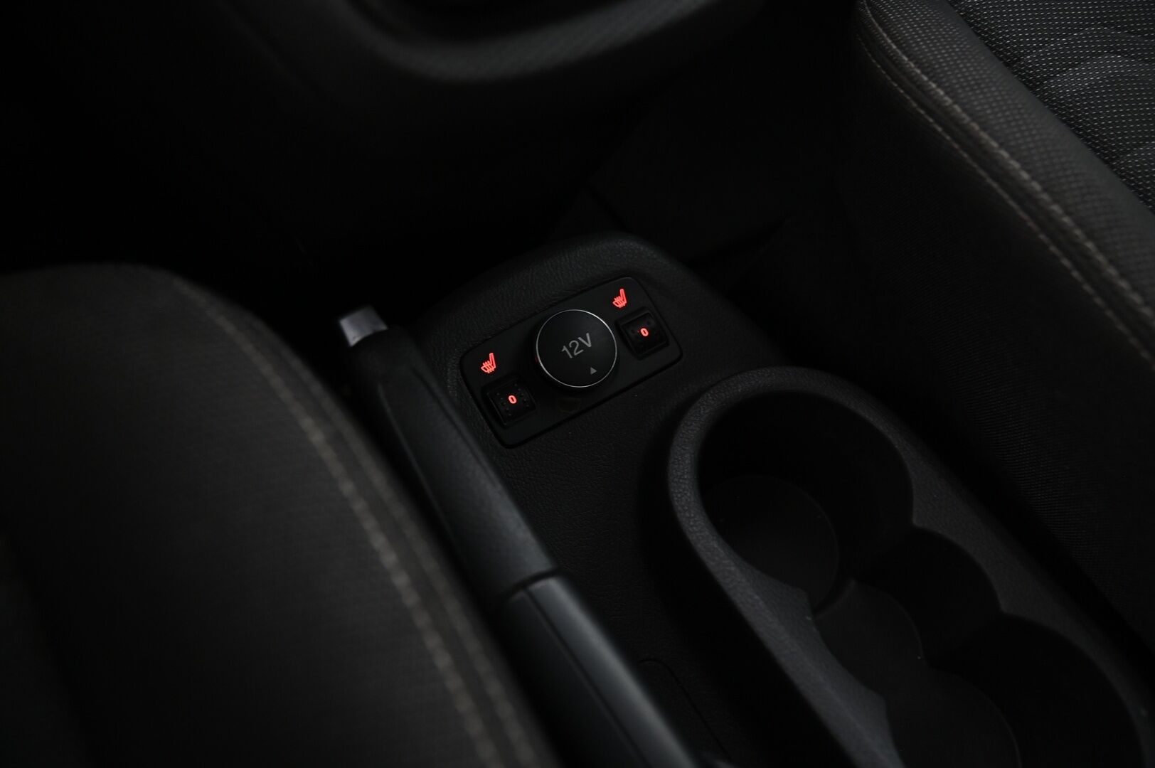 Ford Grand Tourneo Connect 2016 1,5 TDCi 120 hv PowerShift A6 Titanium - *7P | Webasto | Lasikatto | P. Tutkat | Koukku | Suomi-auto | 2x renkaat&aluvantein*