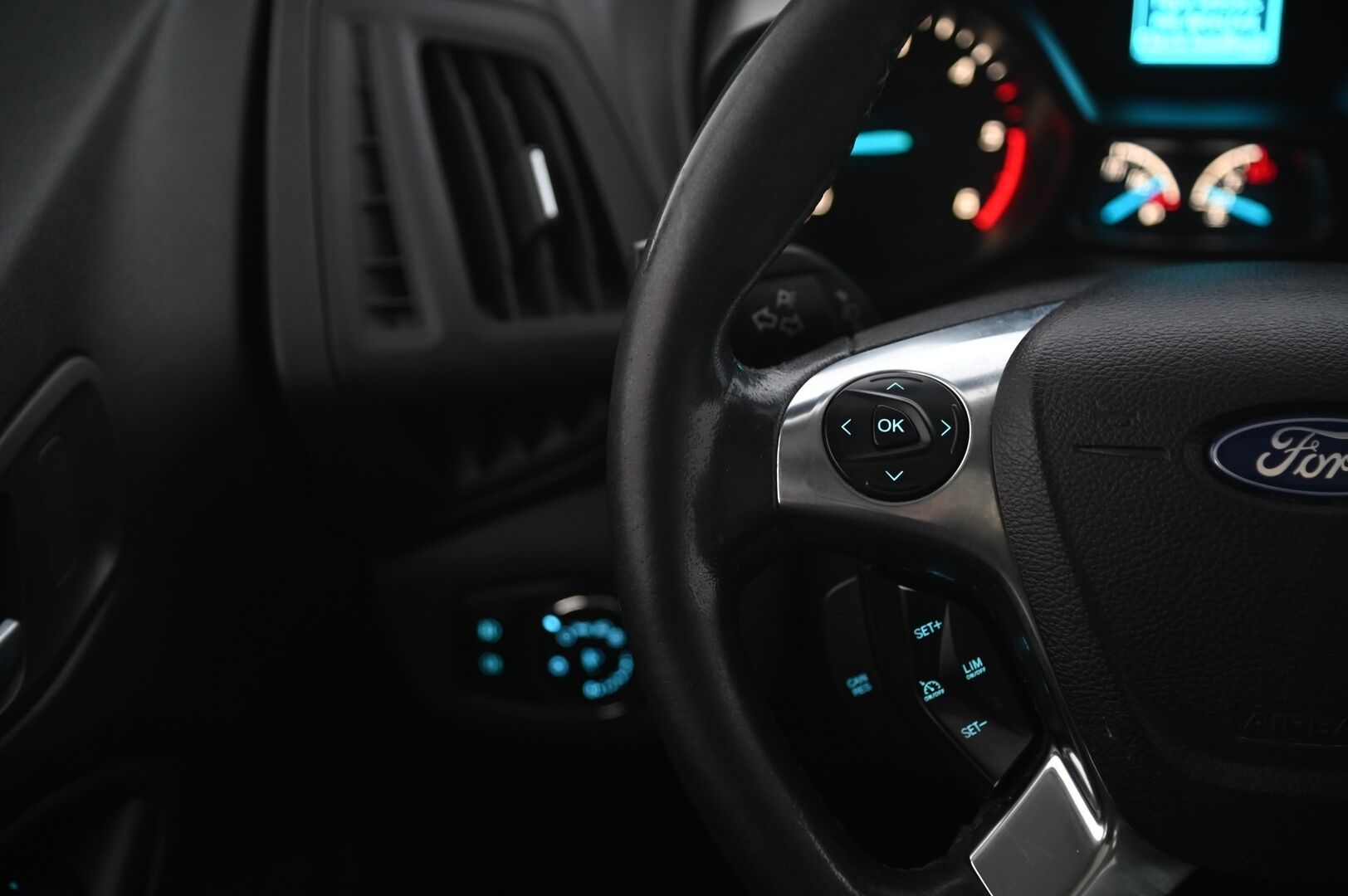 Ford Grand Tourneo Connect 2016 1,5 TDCi 120 hv PowerShift A6 Titanium - *7P | Webasto | Lasikatto | P. Tutkat | Koukku | Suomi-auto | 2x renkaat&aluvantein* - KORKO VAIN 3,99 %