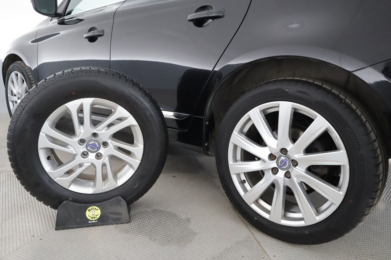Volvo XC60 2016 D5 AWD Business Summum aut - Muistipenkki / Webasto / Koukku / Adapt. Vakkari / Xenon / P. tutka / Kaistavahti / Navi / KeylessGO / 2x renkaat 