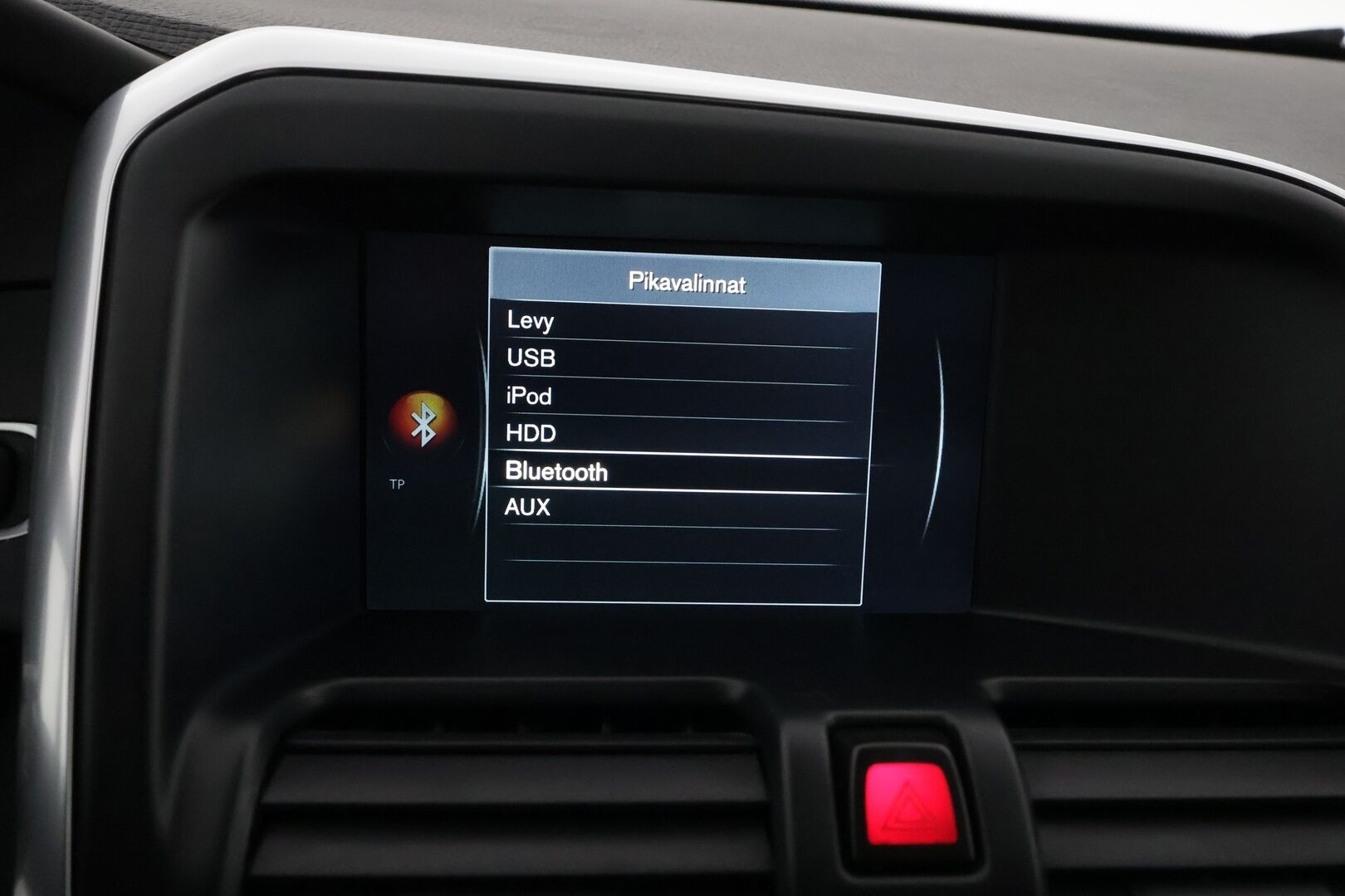 Volvo XC60 2016 D5 AWD Business Summum aut - Muistipenkki / Webasto / Koukku / Adapt. Vakkari / Xenon / P. tutka / Kaistavahti / Navi / KeylessGO / 2x renkaat 