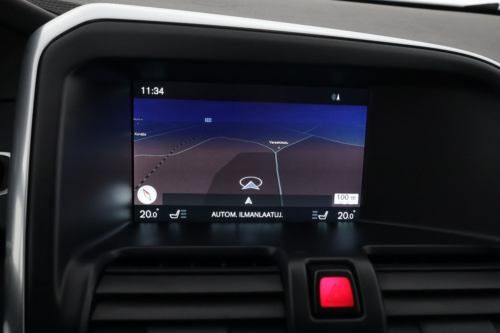 Volvo XC60 2016 D5 AWD Business Summum aut - Muistipenkki / Webasto / Koukku / Adapt. Vakkari / Xenon / P. tutka / Kaistavahti / Navi / KeylessGO / 2x renkaat 