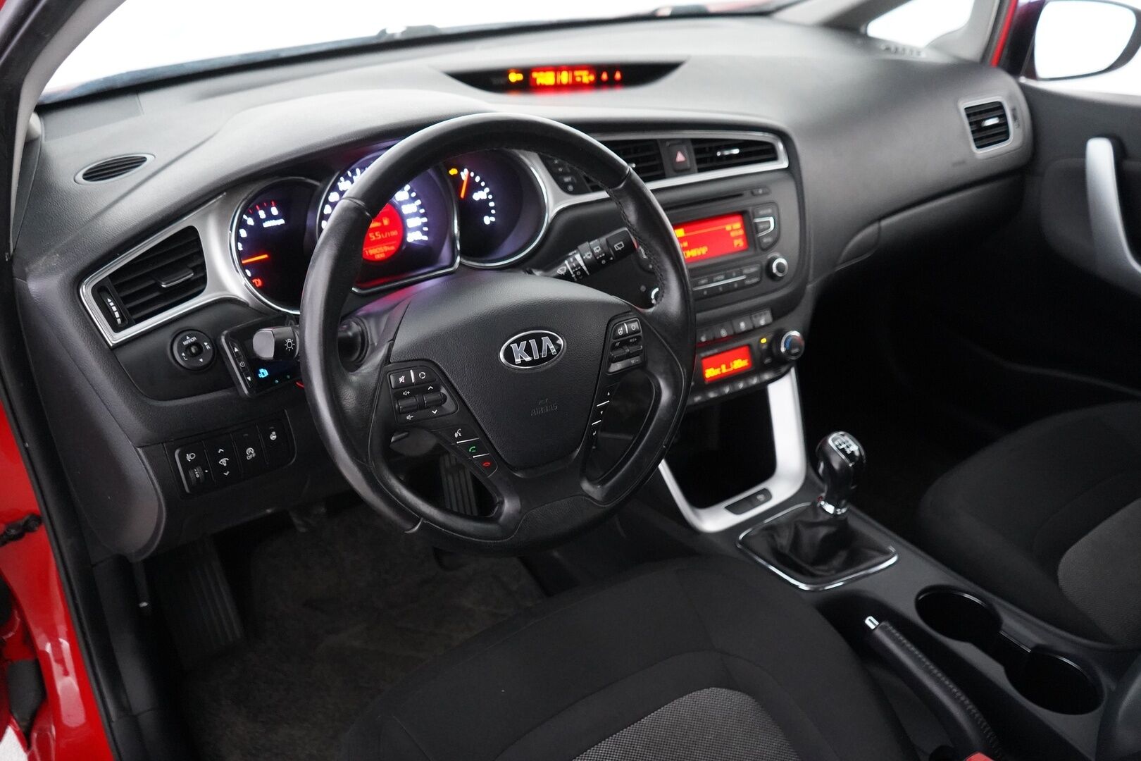 Kia cee'd 2016 1,6 CRDi ISG 136hv EX 5D EcoDynamics * Webasto / Vakkari / Tutka / Ratinlämmitin / Bluetooth * - KATSO MIHIN HINTAAN! / Suomi-auto / Kahdet Kian vanteet / Juuri katsastettu! - HULLUT AVAJAISHULINAT KORKOTARJOUS 3,29 %