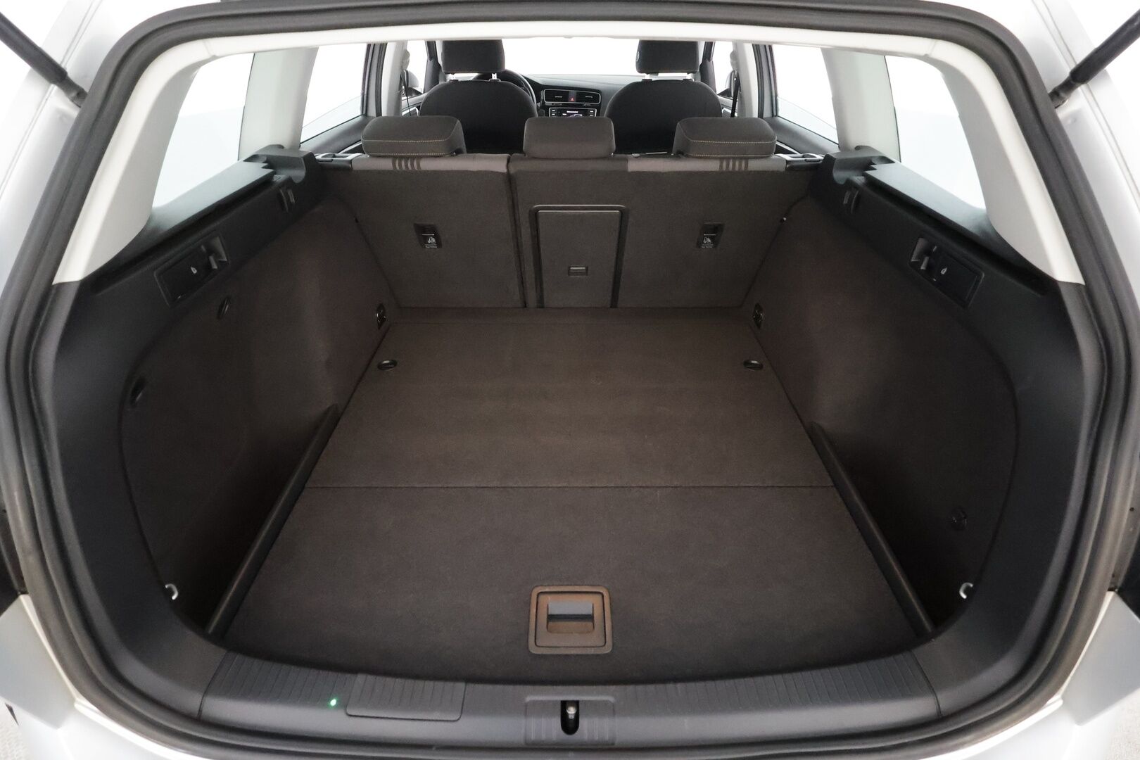 Volkswagen Golf 2016 Variant Allstar 1,2 TSI 81 kW * Vakkari / P.tutkat / Webasto / Koukku / Bluetooth * - 1.Om Suomi-auto / Merkkihuollettu / Kahdet renkaat aluvanteilla