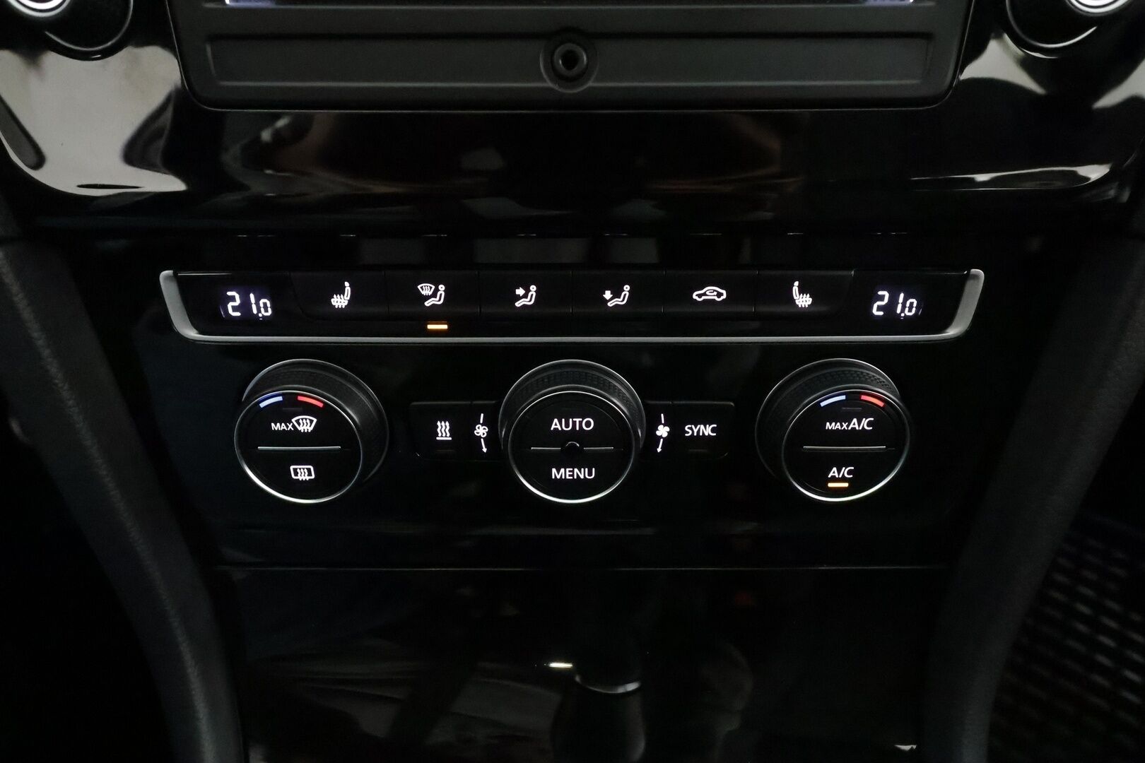 Volkswagen Golf 2016 Variant Allstar 1,2 TSI 81 kW * Vakkari / P.tutkat / Webasto / Koukku / Bluetooth * - 1.Om Suomi-auto / Merkkihuollettu / Kahdet renkaat aluvanteilla