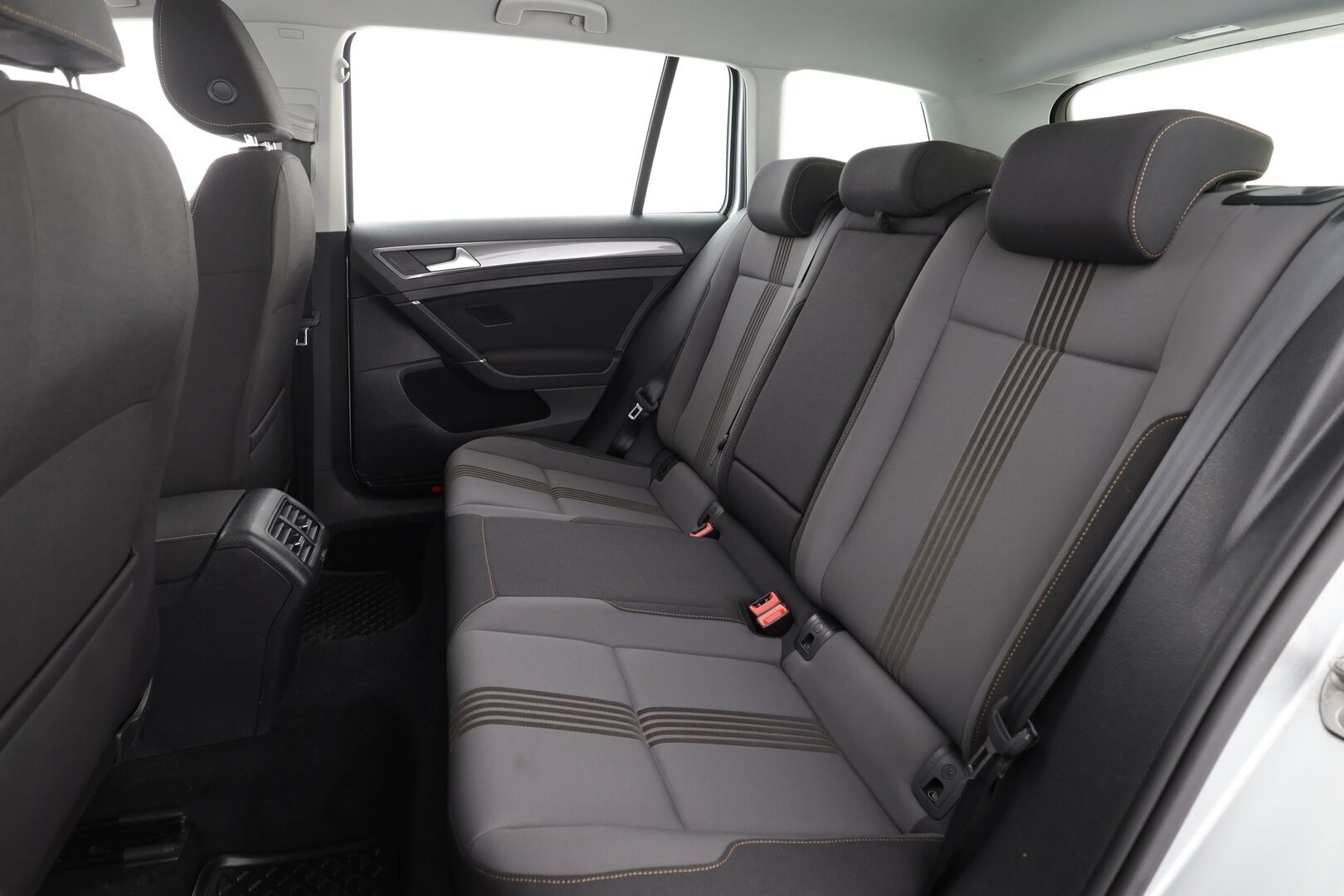 Volkswagen Golf 2016 Variant Allstar 1,2 TSI 81 kW * Vakkari / P.tutkat / Webasto / Koukku / Bluetooth * - 1.Om Suomi-auto / Kahdet renkaat aluvanteilla