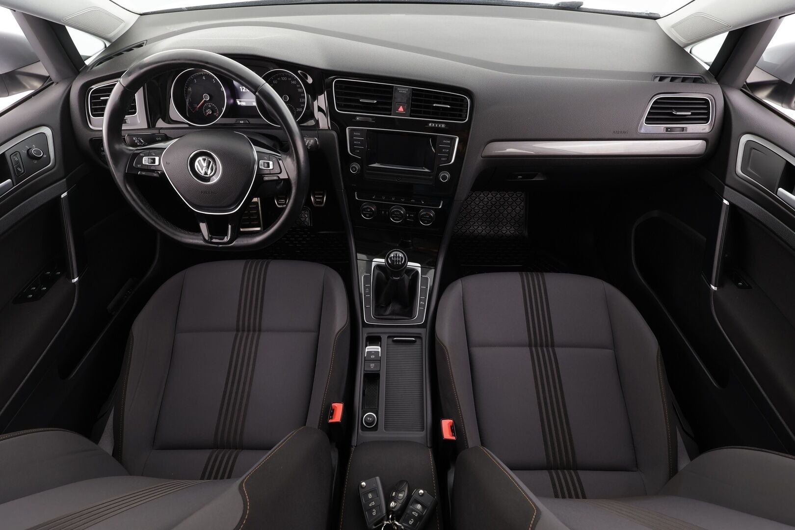 Volkswagen Golf 2016 Variant Allstar 1,2 TSI 81 kW * Vakkari / P.tutkat / Webasto / Koukku / Bluetooth * - 1.Om Suomi-auto / Kahdet renkaat aluvanteilla