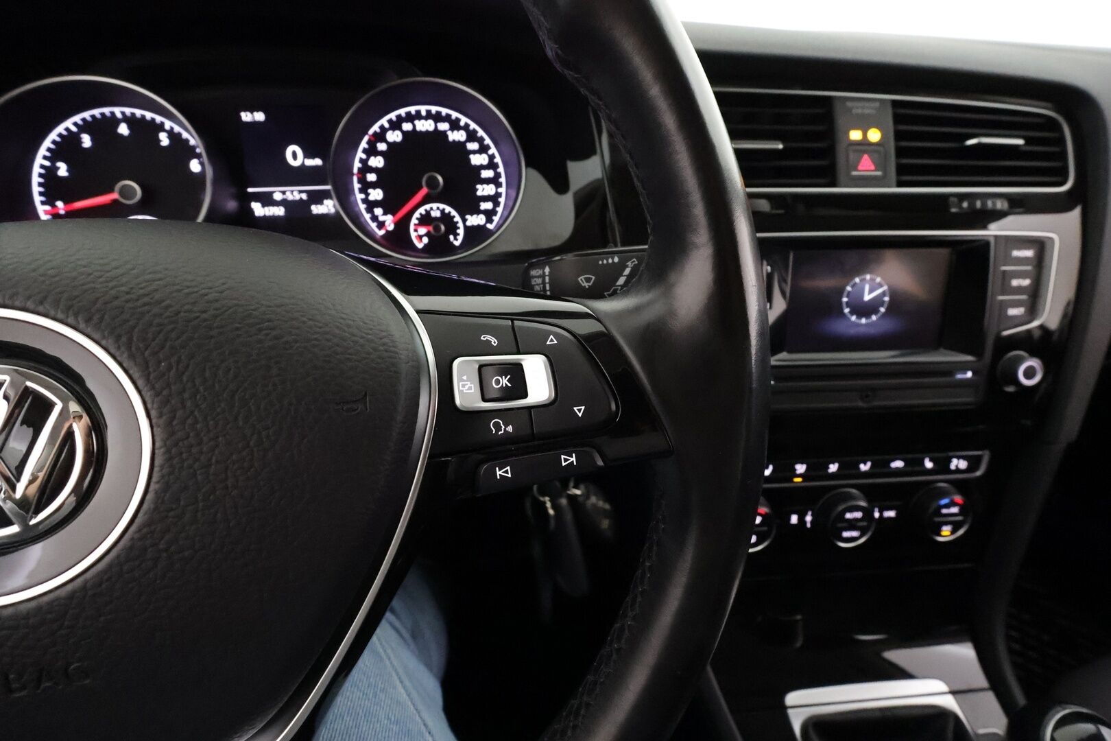 Volkswagen Golf 2016 Variant Allstar 1,2 TSI 81 kW * Vakkari / P.tutkat / Webasto / Koukku / Bluetooth * - 1.Om Suomi-auto / Merkkihuollettu / Kahdet renkaat aluvanteilla