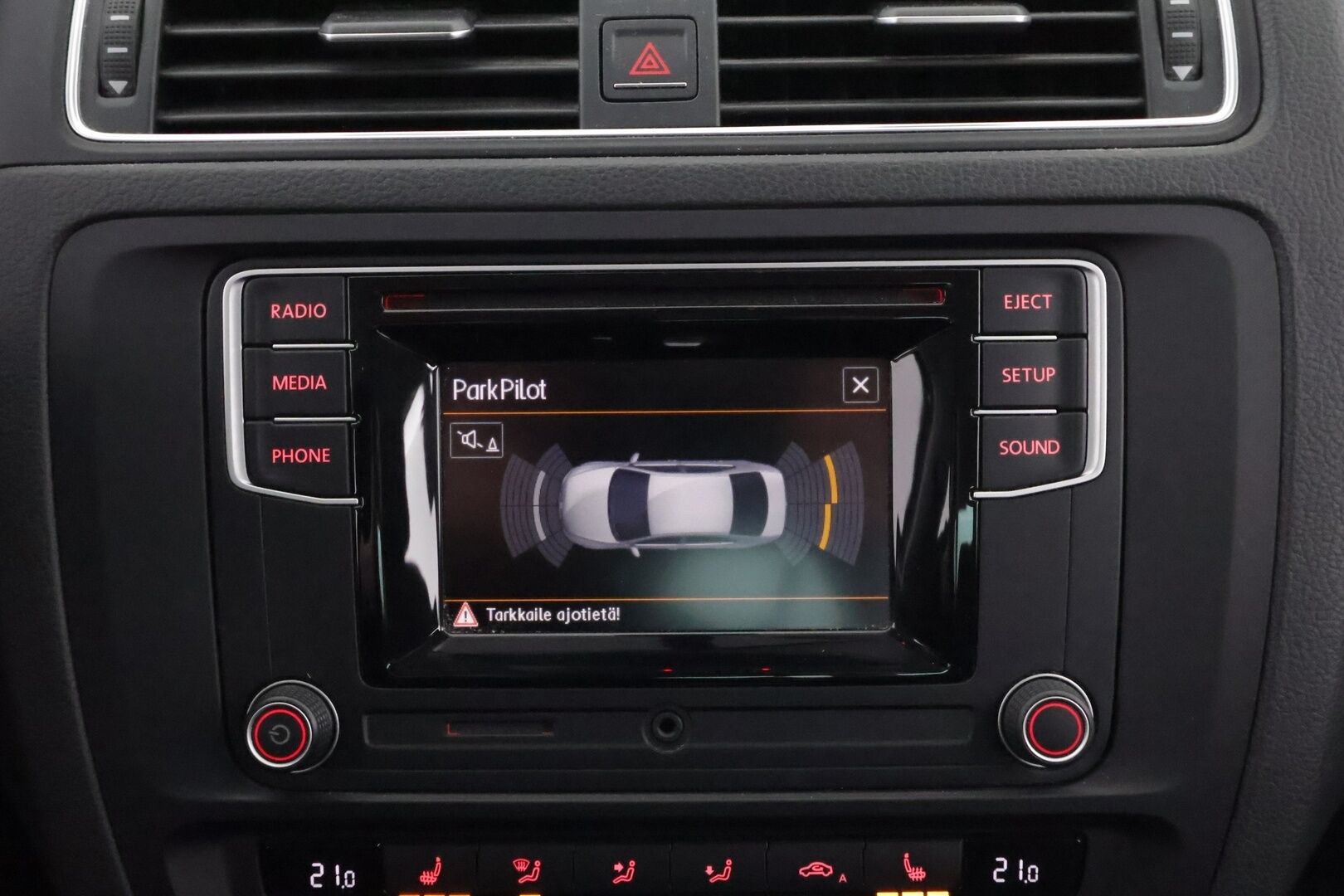 Volkswagen Jetta 2016 Comfort 1,4 TSI 92 kW (125 hv) DSG-automaatti * Suomiauto / Vetokoukku / Vakkari / Lohko & Sisäpistoke / Peruutustutkat - Jakopää tehty / Siisti yksilö / Juuri tullut Tampereelle!