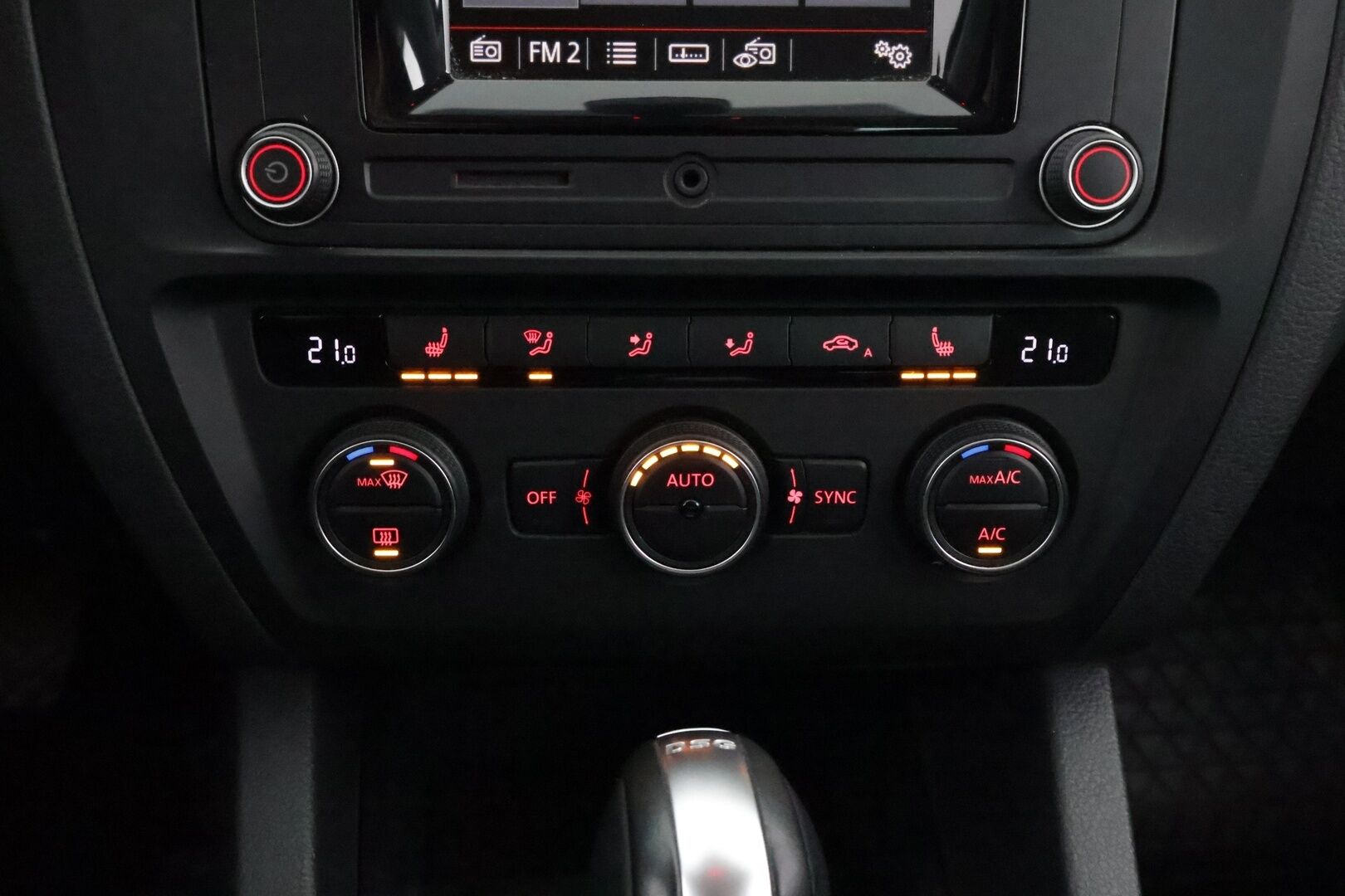 Volkswagen Jetta 2016 Comfort 1,4 TSI 92 kW (125 hv) DSG-automaatti * Suomiauto / Vetokoukku / Vakkari / Lohko & Sisäpistoke / Peruutustutkat - Jakopää tehty / Siisti yksilö / Juuri tullut Tampereelle!