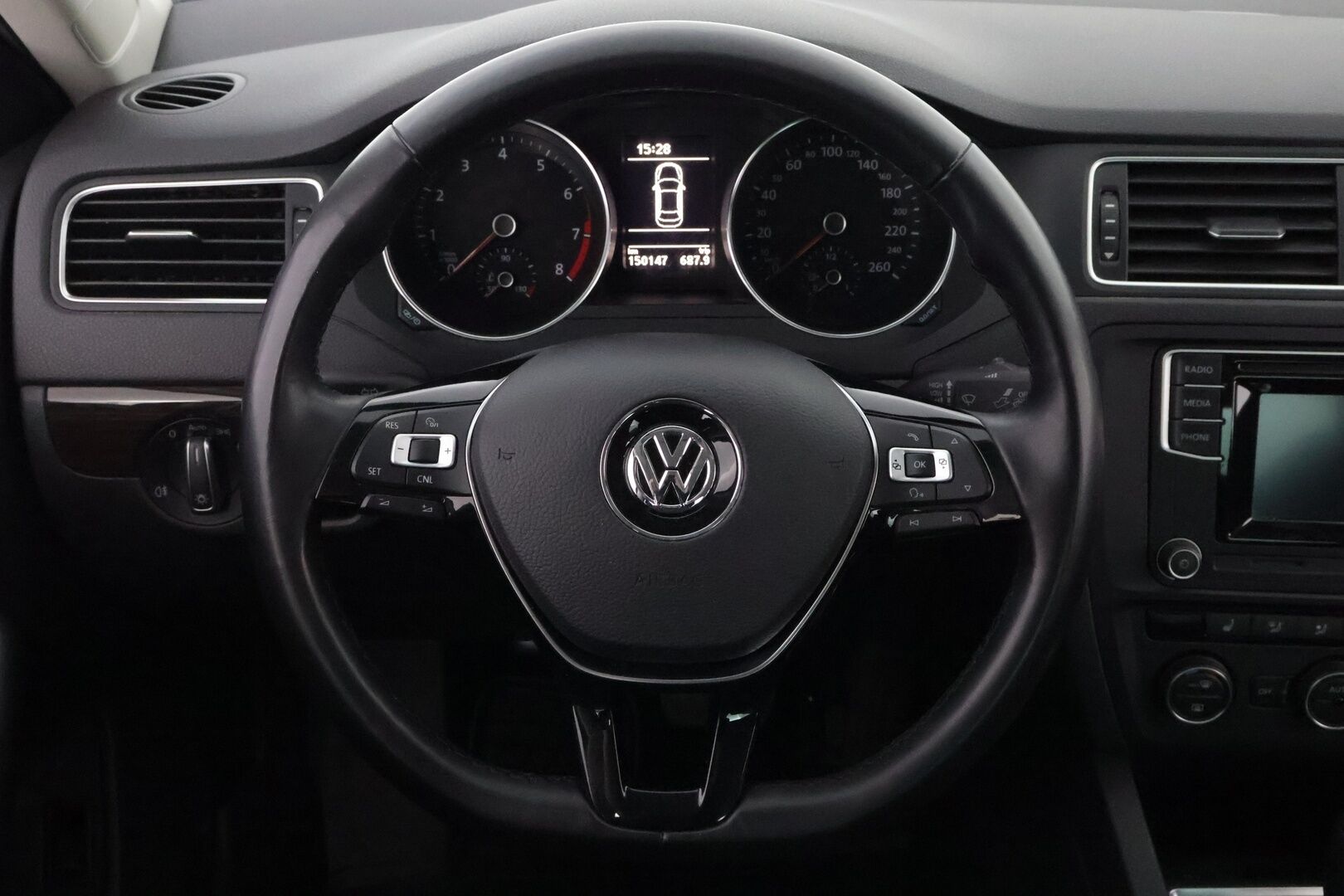 Volkswagen Jetta 2016 Comfort 1,4 TSI 92 kW (125 hv) DSG-automaatti * Suomiauto / Vetokoukku / Vakkari / Lohko & Sisäpistoke / Peruutustutkat - Jakopää tehty / Siisti yksilö / Juuri tullut Tampereelle!