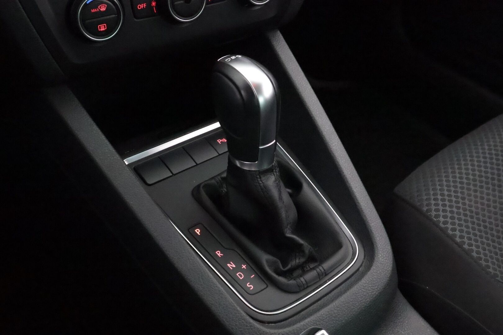 Volkswagen Jetta 2016 Comfort 1,4 TSI 92 kW (125 hv) DSG-automaatti * Suomiauto / Vetokoukku / Vakkari / Lohko & Sisäpistoke / Peruutustutkat - Jakopää tehty / Siisti yksilö / Juuri tullut Tampereelle!