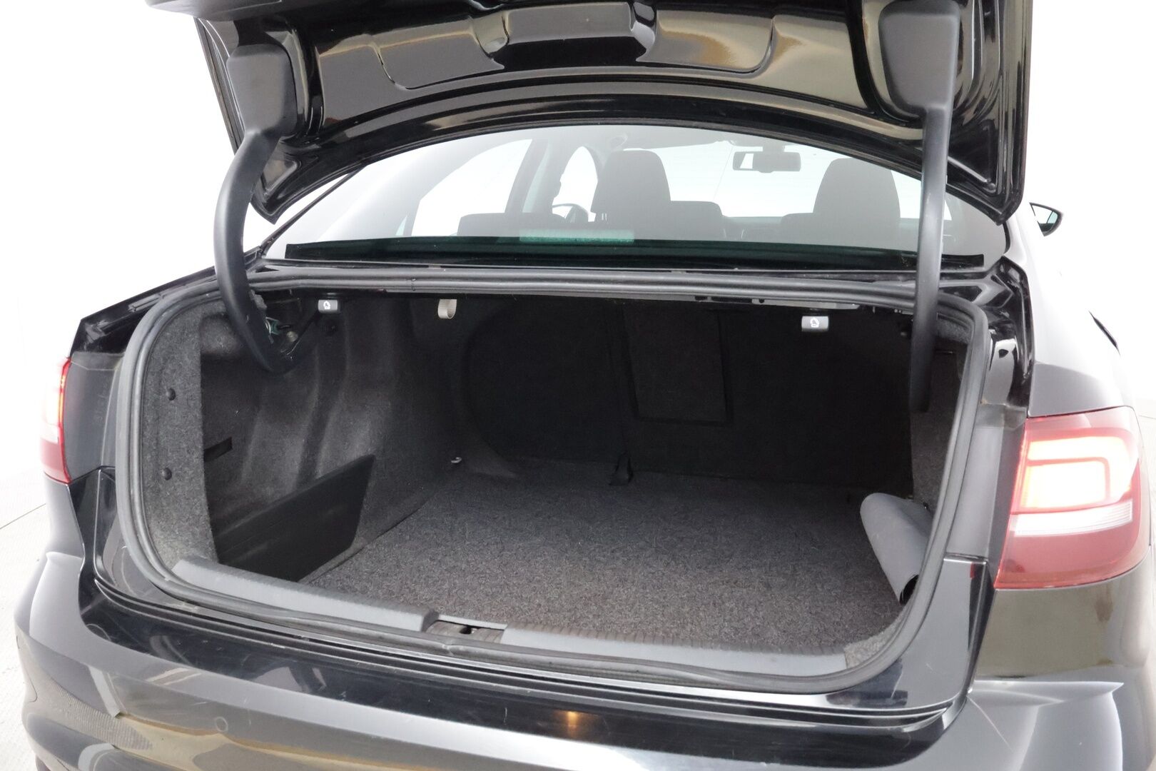 Volkswagen Jetta 2016 Comfort 1,4 TSI 92 kW (125 hv) DSG-automaatti * Suomiauto / Vetokoukku / Vakkari / Lohko & Sisäpistoke / Peruutustutkat - Jakopää tehty / Siisti yksilö / Juuri tullut Tampereelle!