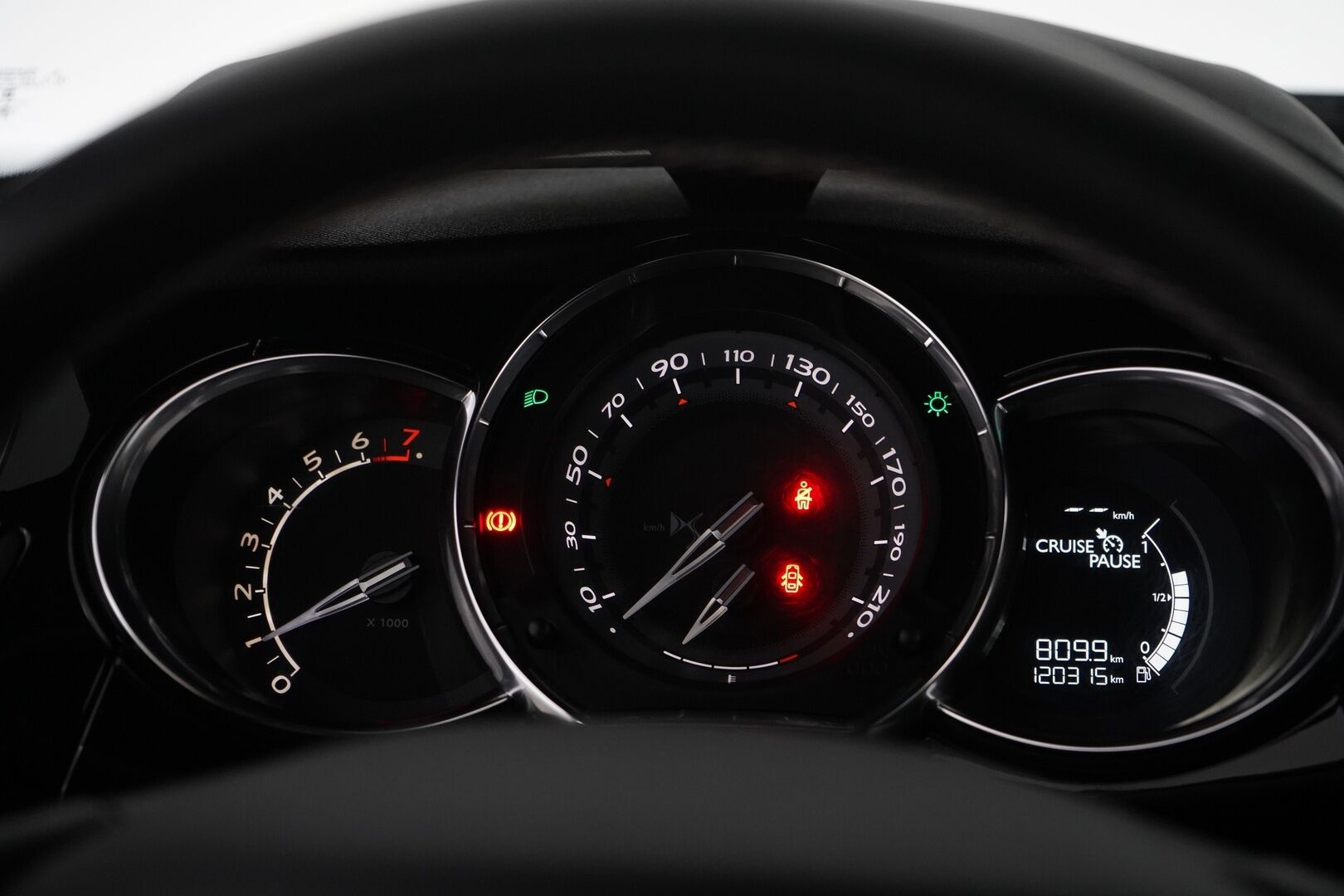 DS 3 2016 PureTech 130 So Chic *Tutkat / LED / Cruise* - Suomi-auto / Kahdet hyvät renkaat / Jakohihna vaihdettu 100tkm / Viimeisin huolto 118tkm