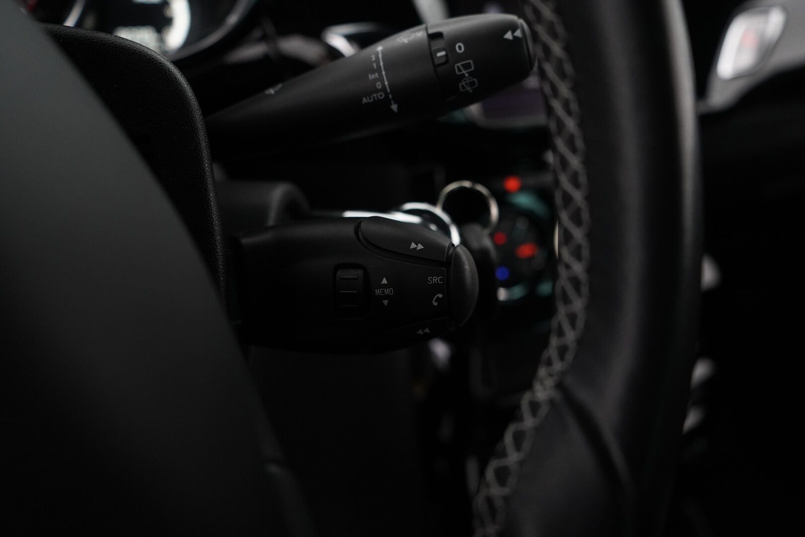 DS 3 2016 PureTech 130 So Chic *Tutkat / LED / Cruise* - Suomi-auto / Kahdet hyvät renkaat / Jakohihna vaihdettu 100tkm / Viimeisin huolto 118tkm