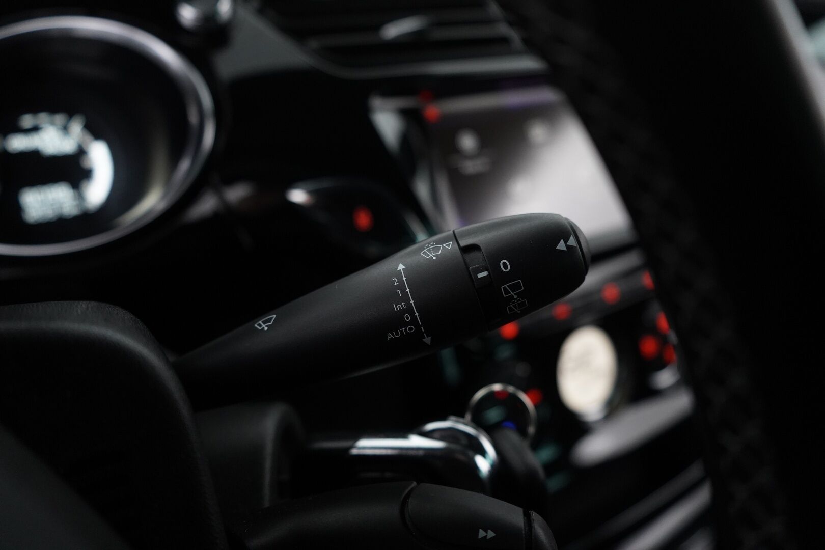DS 3 2016 PureTech 130 So Chic *Tutkat / LED / Cruise* - Suomi-auto / Kahdet hyvät renkaat / Jakohihna vaihdettu 100tkm / Viimeisin huolto 118tkm