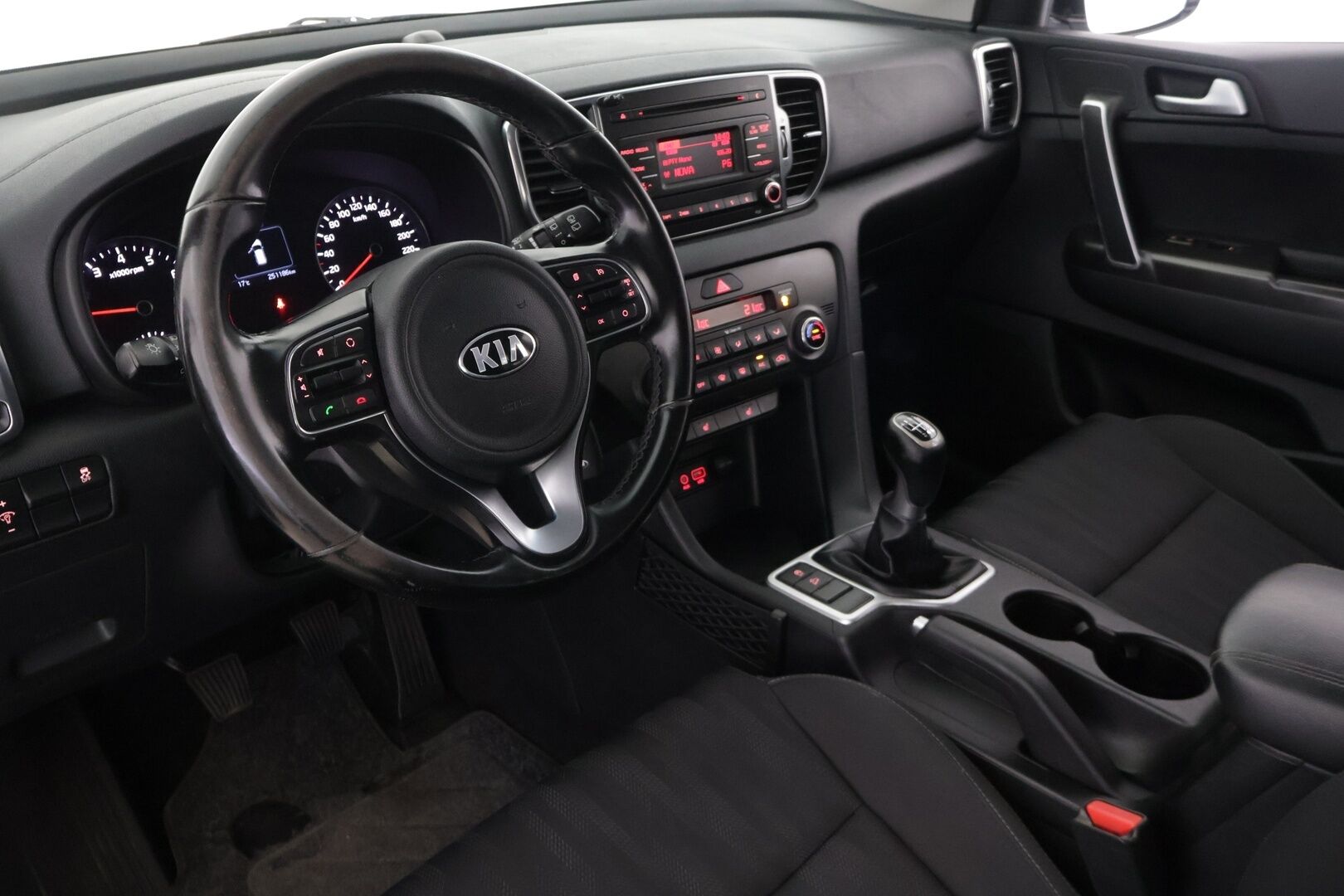 Kia Sportage 2016 1,6 ISG Urban LX EcoDynamics  *Koukku / Vakkari / Lohko + sisä / Led päiväajovalot!* - Juuri katsastettu / Kahdet uudet renkaat / Särmä huoltokirja