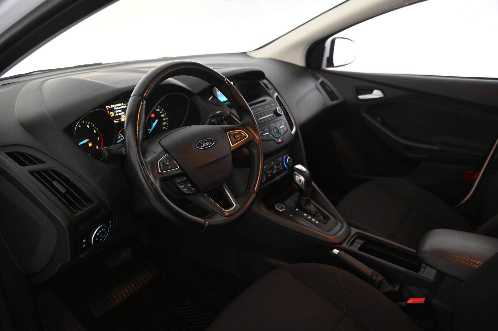 Ford Focus 2016 1,0 EcoBoost 125 hv Start/Stop A6 Trend Wagon - Jakopää Juuri tehty! | Vakkari | Lohko | BT | 2x renkaat&vanteet
