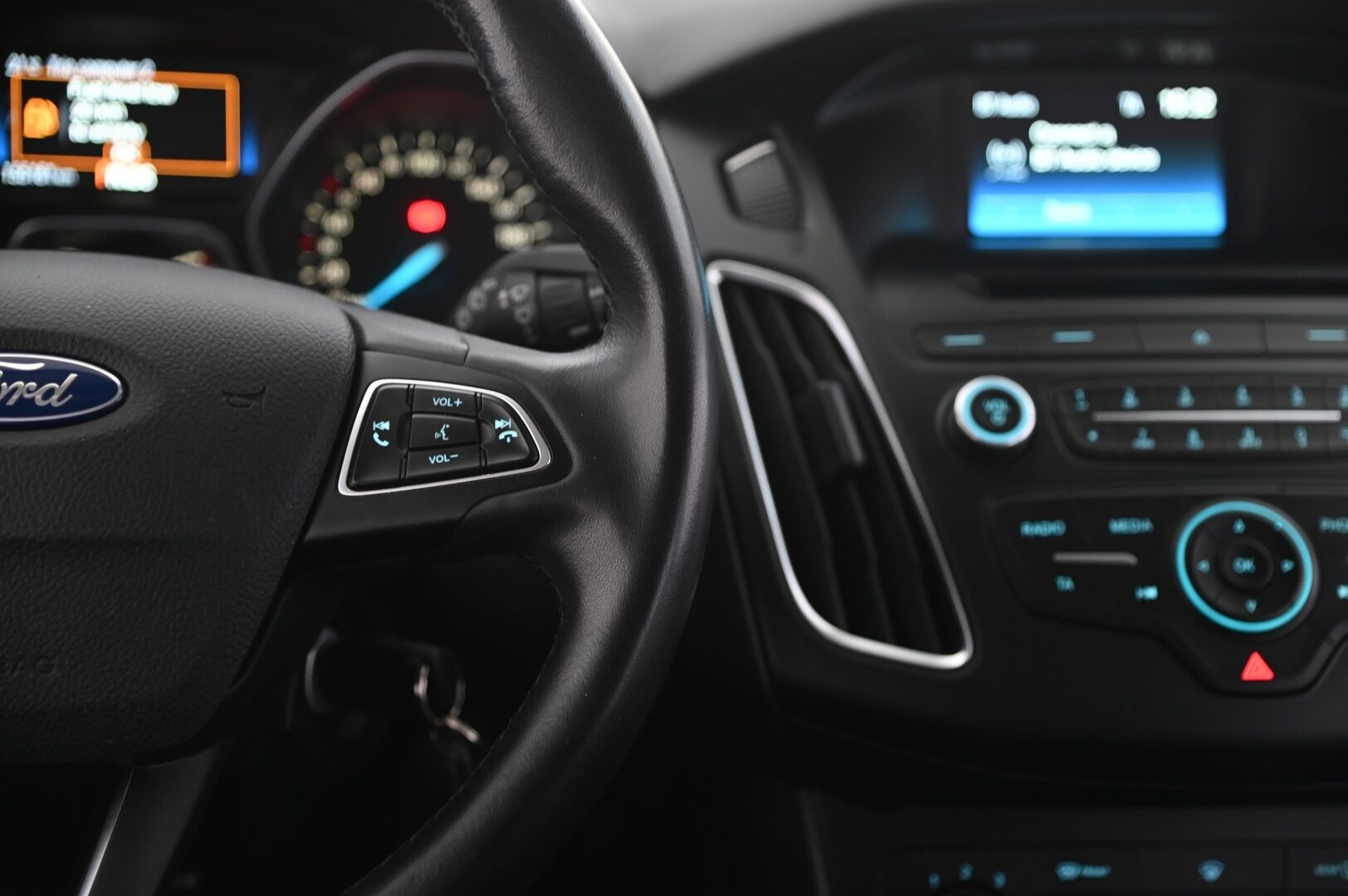 Ford Focus 2016 1,0 EcoBoost 125 hv Start/Stop A6 Trend Wagon - Jakopää Juuri tehty! | Vakkari | Lohko | BT | 2x renkaat&vanteet