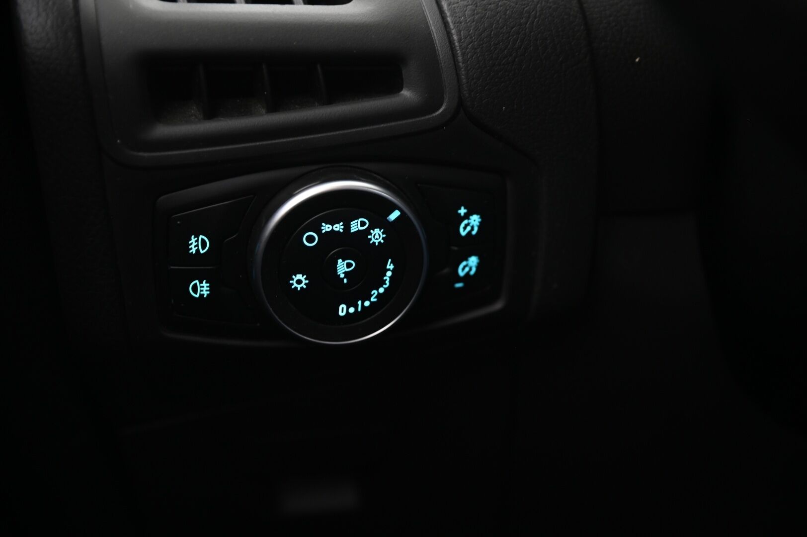 Ford Focus 2016 1,0 EcoBoost 125 hv Start/Stop A6 Trend Wagon - Jakopää Juuri tehty! | Vakkari | Lohko | BT | 2x renkaat&vanteet