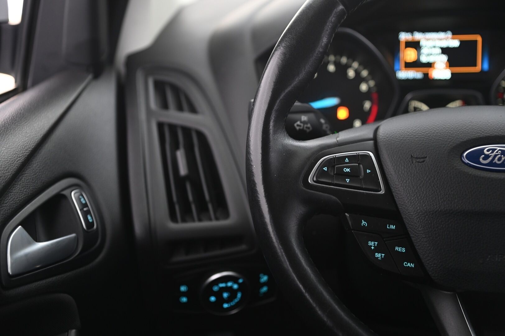 Ford Focus 2016 1,0 EcoBoost 125 hv Start/Stop A6 Trend Wagon - Jakopää Juuri tehty! | Vakkari | Lohko | BT | 2x renkaat&vanteet