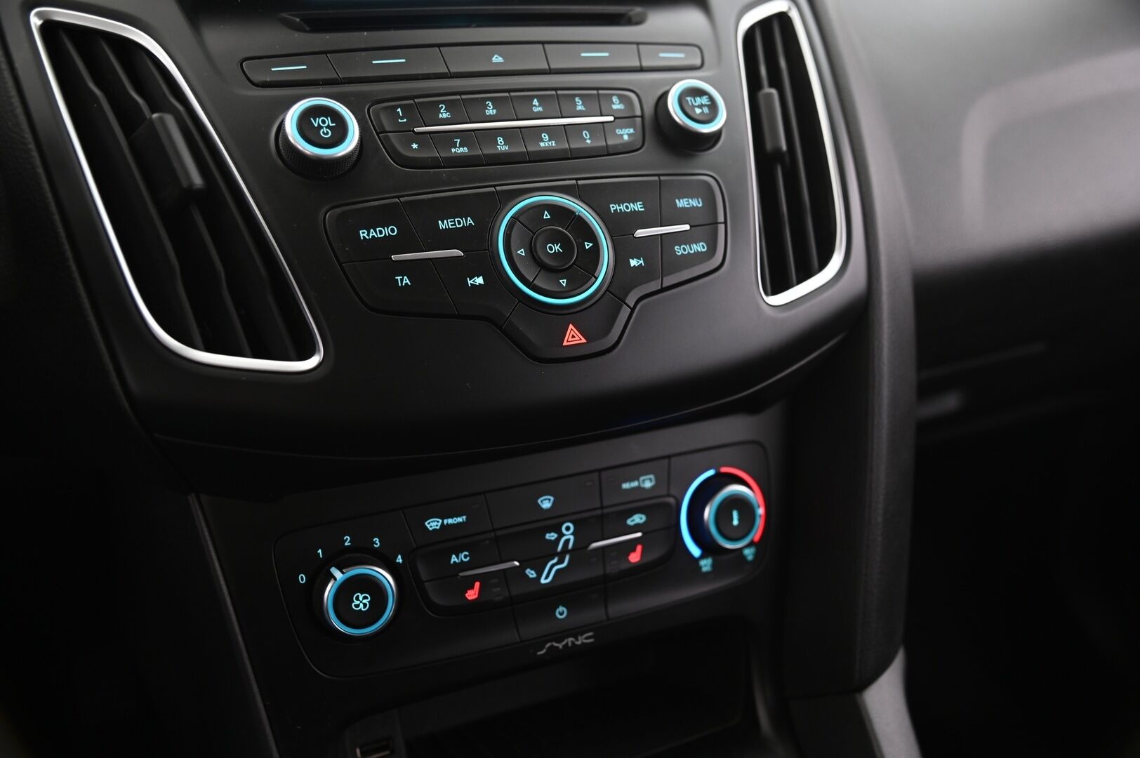 Ford Focus 2016 1,0 EcoBoost 125 hv Start/Stop A6 Trend Wagon - Jakopää Juuri tehty! | Vakkari | Lohko | BT | 2x renkaat&vanteet