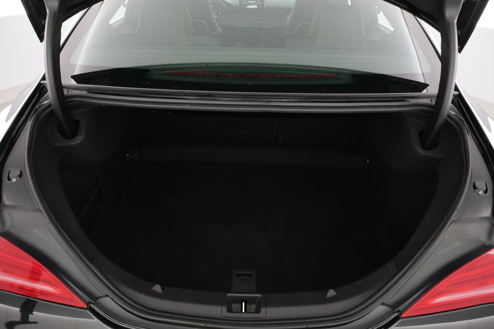 Mercedes-Benz CLA 2016 180 d A Premium Business - Webasto / Vakkari / Huoltokirja / 