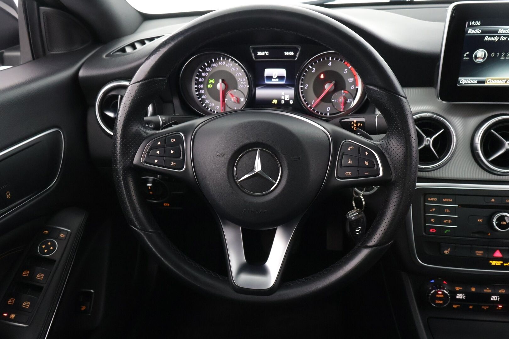 Mercedes-Benz CLA 2016 180 d A Premium Business - Webasto / Vakkari / Huoltokirja / 