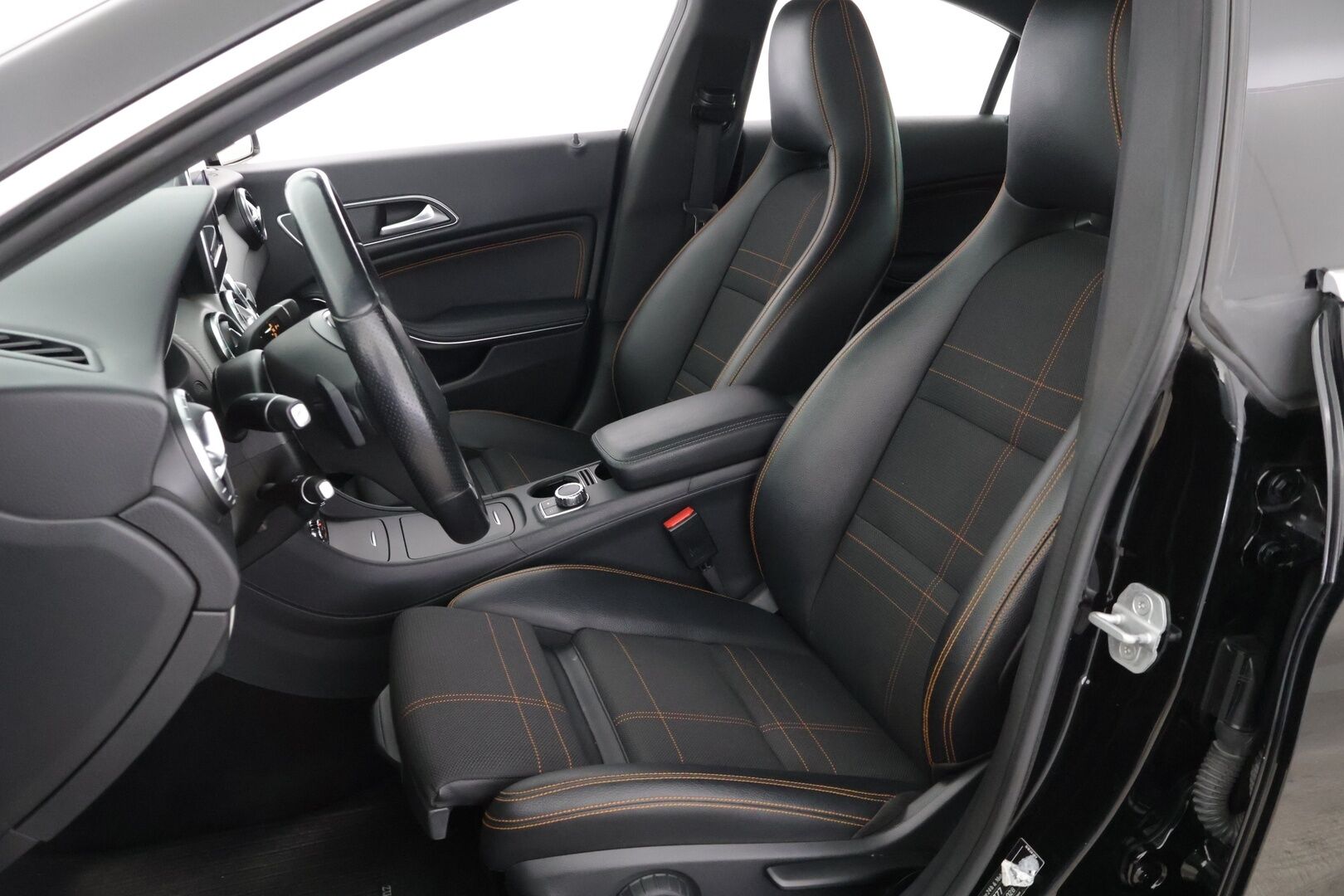 Mercedes-Benz CLA 2016 180 d A Premium Business - Webasto / Vakkari / Huoltokirja / 
