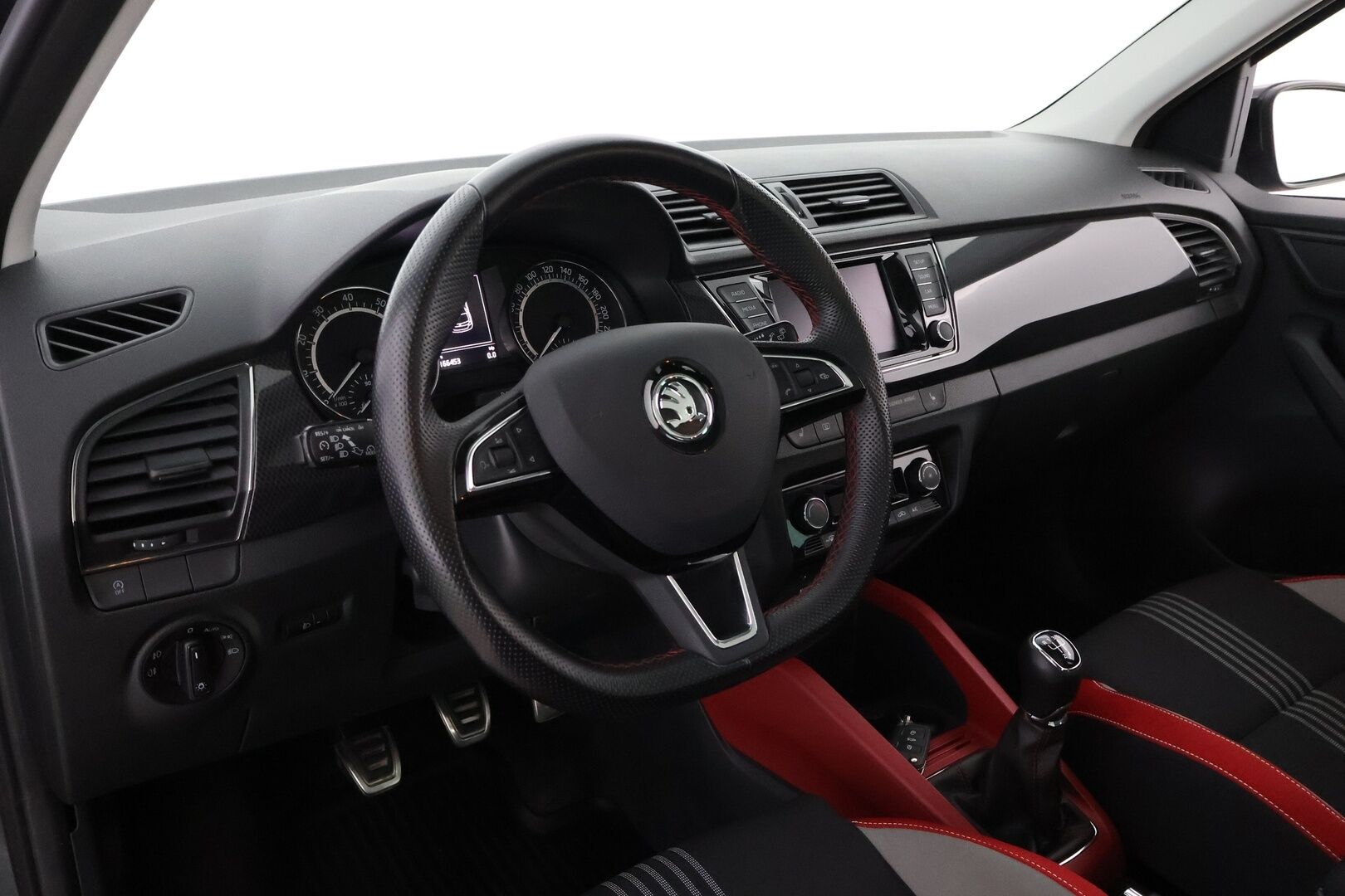 Skoda Fabia 2016 1,2 TSI 90 Monte Carlo - Suomiauto / Lasikatto / Vakkari / Keyless / P-tutka / 2x hyvät renkaat / Juuri saapunut Tampereelle!