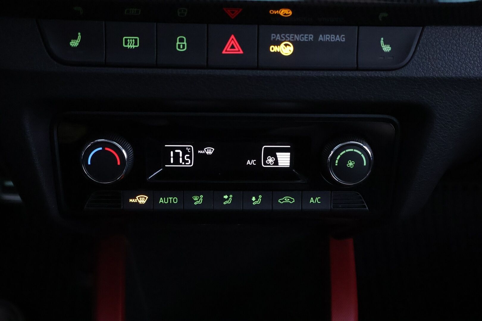 Skoda Fabia 2016 1,2 TSI 90 Monte Carlo - Suomiauto / Lasikatto / Vakkari / Keyless / P-tutka / 2x hyvät renkaat / Juuri saapunut Tampereelle!