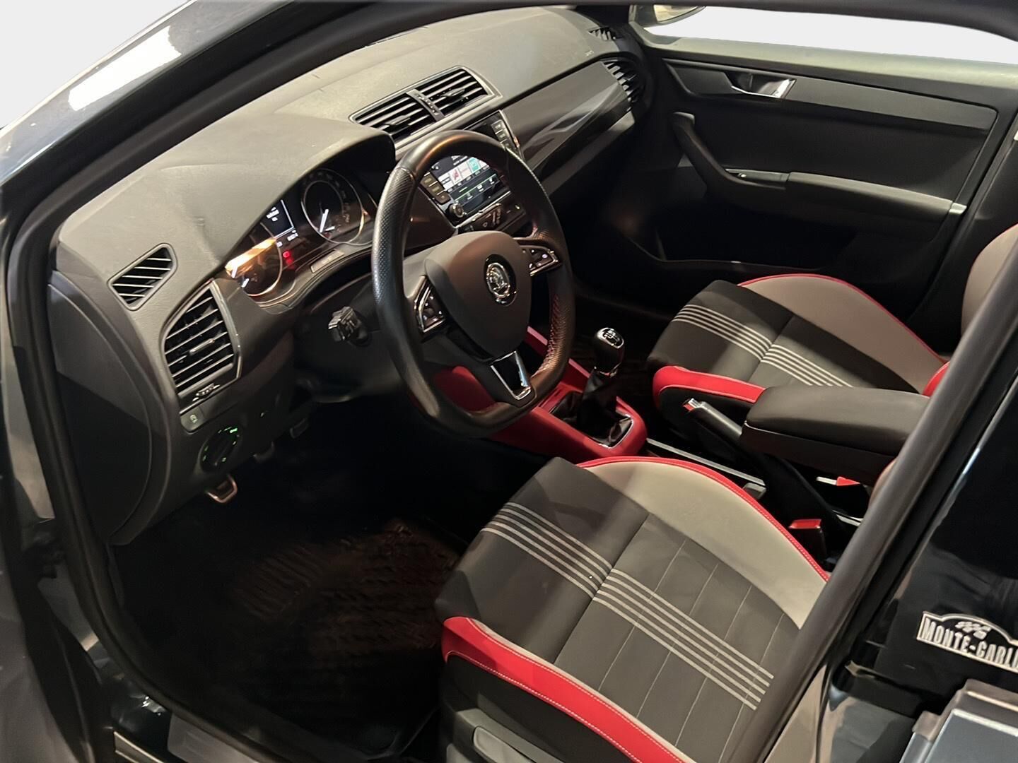 Skoda Fabia 2016 1,2 TSI 90 Monte Carlo - Suomiauto / Vakkari / Lasikatto / Keyless / P-tutka / 2x hyvät renkaat / Juuri saapunut Tampereelle!