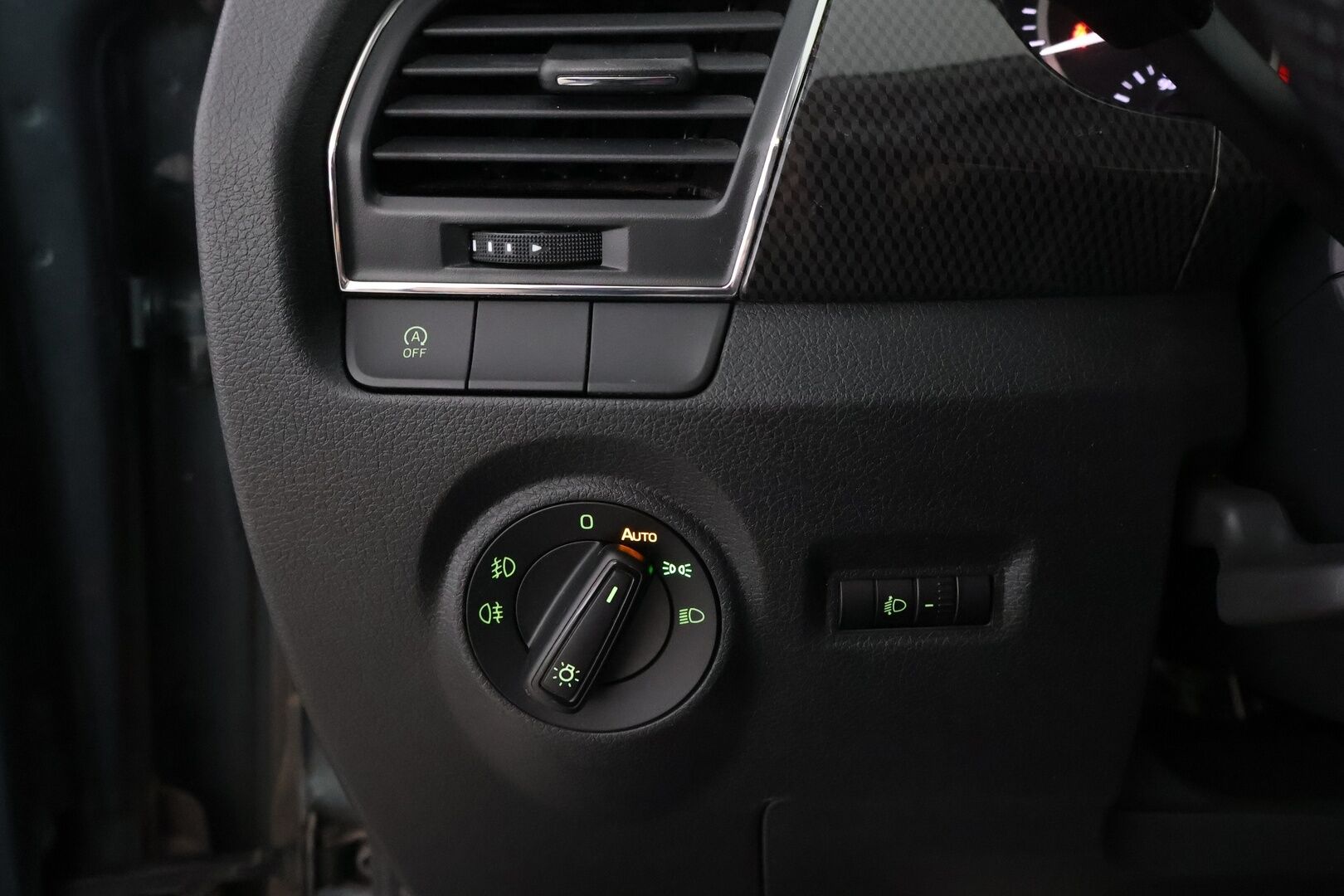 Skoda Fabia 2016 1,2 TSI 90 Monte Carlo - Suomiauto / Lasikatto / Vakkari / Keyless / P-tutka / 2x hyvät renkaat / Juuri saapunut Tampereelle!