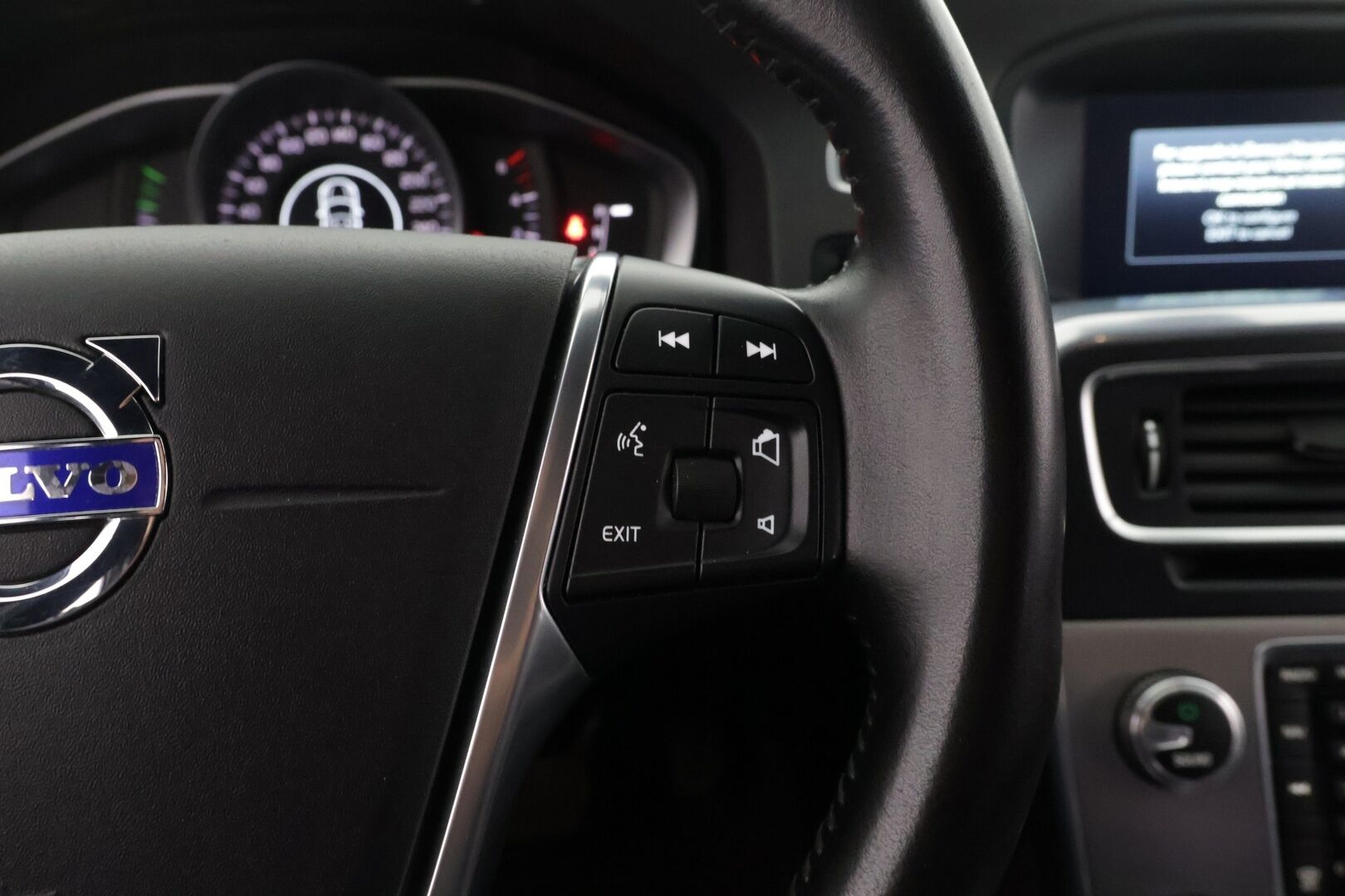 Volvo S60 2016 D4 AWD Business aut - Vakkari | Koukku | Ei-Adblue järjestelmää | Suomi-auto | Vahva Nelikko |