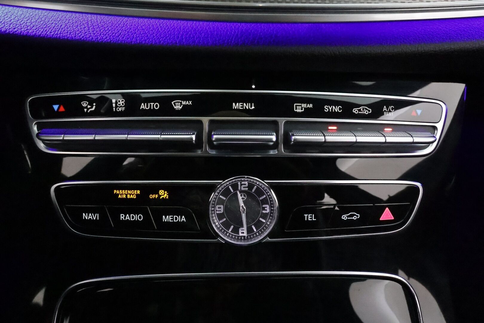 Mercedes-Benz E 2017 220 d A Premium Business AMG *Widescreen / HUD / 360° / BLIS / Vakkari / Multibeam / Sporttipenkit / LED / Navi* - Suomi-auto / Kahdet renkaat aluvanteilla 