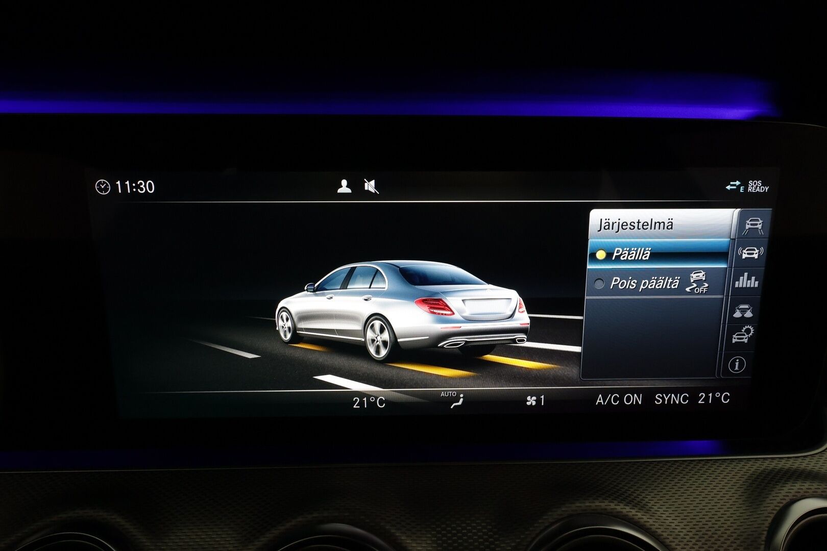 Mercedes-Benz E 2017 220 d A Premium Business AMG *Widescreen / HUD / 360° / BLIS / Vakkari / Multibeam / Sporttipenkit / LED / Navi* - Suomi-auto / Kahdet renkaat aluvanteilla 