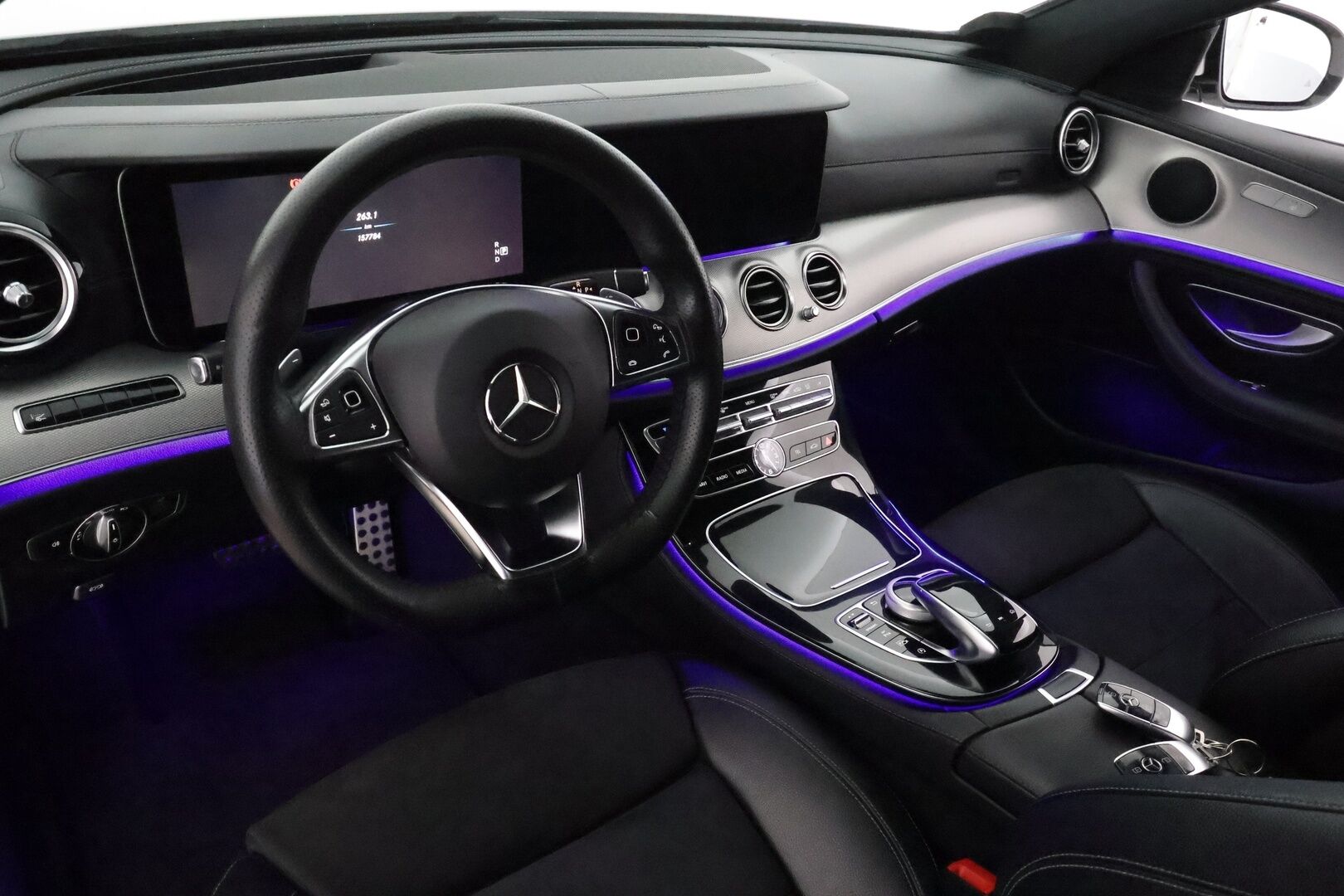 Mercedes-Benz E 2017 220 d A Premium Business AMG *Widescreen / HUD / 360° / BLIS / Vakkari / Multibeam / Sporttipenkit / LED / Navi* - Suomi-auto / Kahdet renkaat aluvanteilla 
