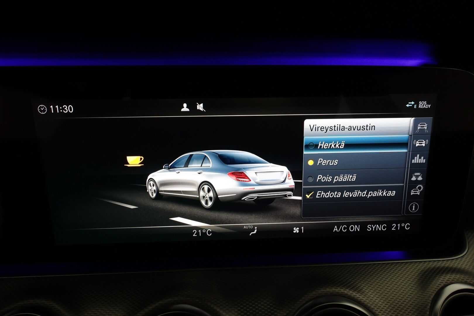 Mercedes-Benz E 2017 220 d A Premium Business AMG *Widescreen / HUD / 360° / BLIS / Vakkari / Multibeam / Sporttipenkit / LED / Navi* - Suomi-auto / Kahdet renkaat aluvanteilla 