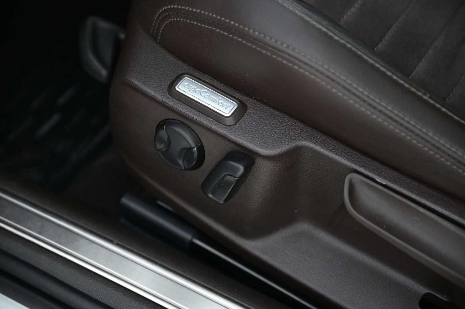 Volkswagen Passat 2016 Variant Highline 2,0 TSI 206 kW (280 hv) 4MOTION DSG *Webasto / Adapt. Vakkari / Koukku / Nahka-alcantra / Vetokoukku* - Juuri Katsastettu! / Led-ajovalot / Ergo-Comfort*