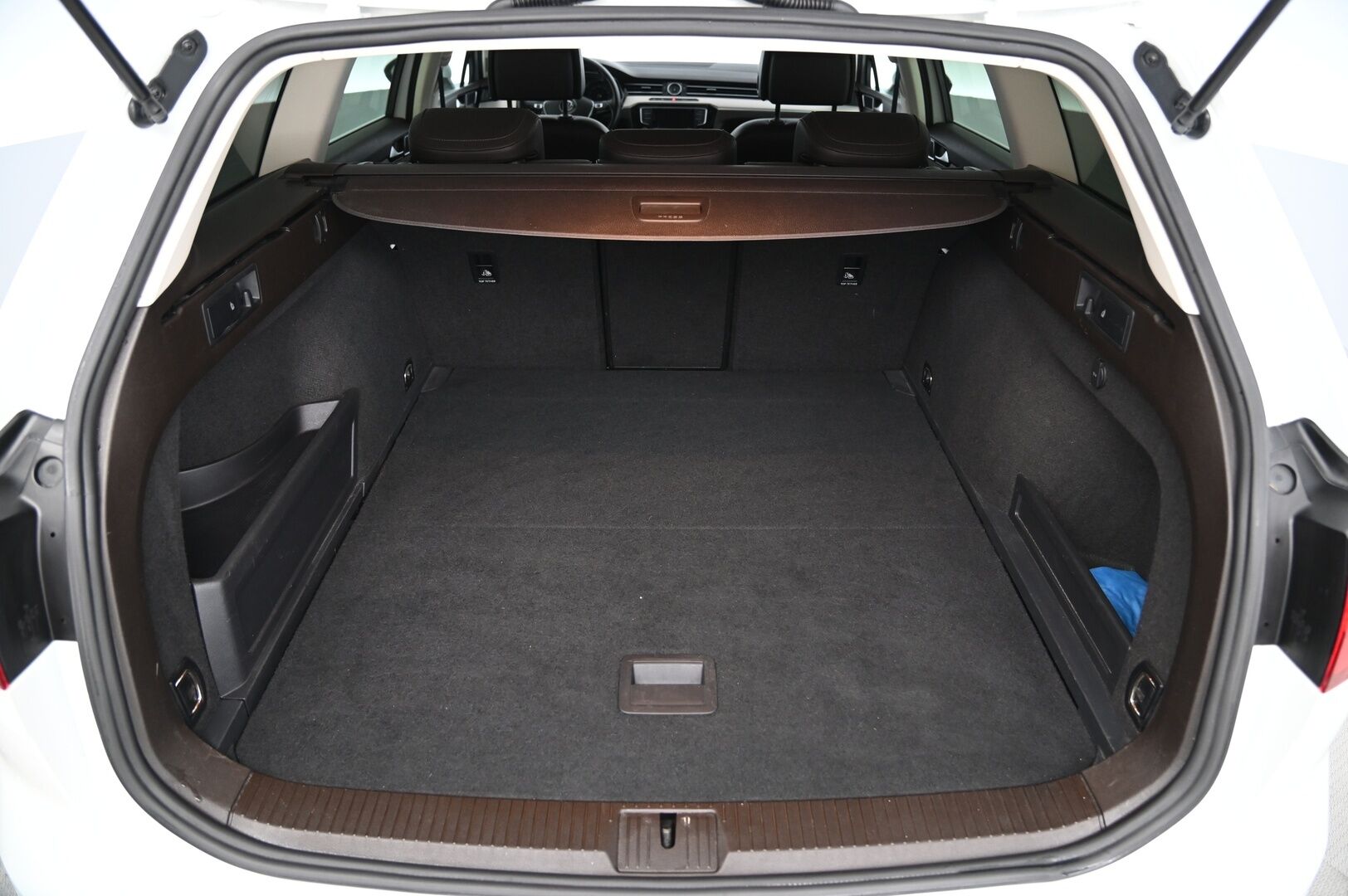 Volkswagen Passat 2016 Variant Highline 2,0 TSI 206 kW (280 hv) 4MOTION DSG *Webasto / Adapt. Vakkari / Koukku / Nahka-alcantra / Vetokoukku* - Juuri Katsastettu! / Led-ajovalot / Ergo-Comfort*