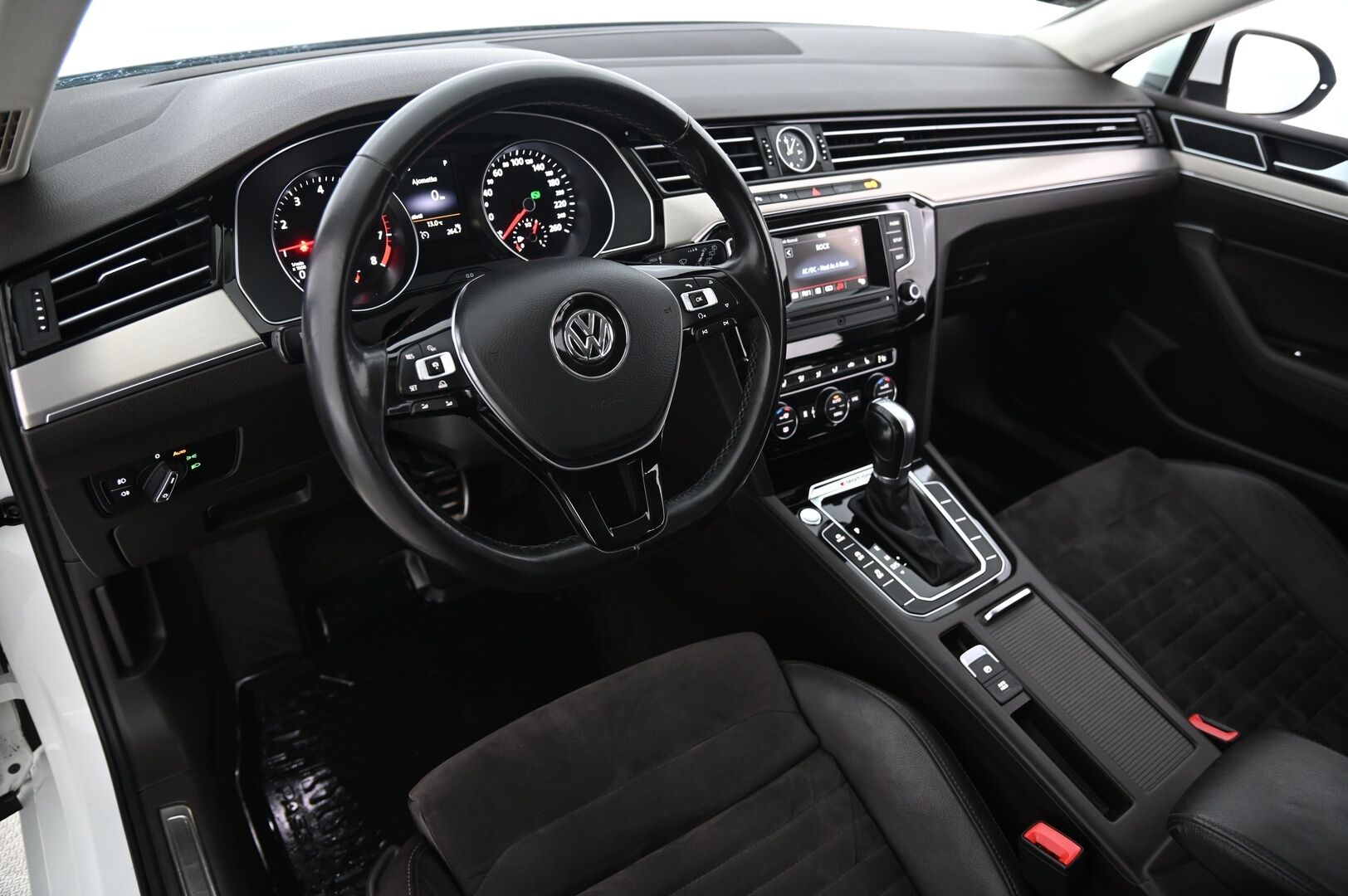 Volkswagen Passat 2016 Variant Highline 2,0 TSI 206 kW (280 hv) 4MOTION DSG *Webasto / Adapt. Vakkari / Koukku / Nahka-alcantra / Vetokoukku* - Juuri Katsastettu! / Led-ajovalot / Ergo-Comfort*