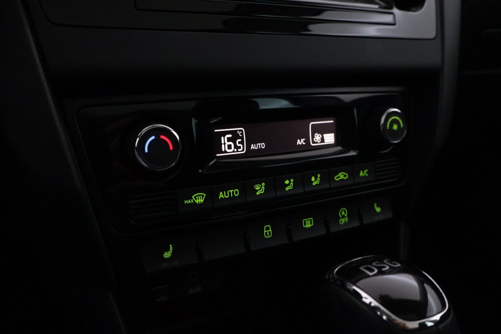 Skoda Rapid 2017 Spaceback 1,2 TSI 90 Style DSG Autom. - | Panorama | Keyless Go | Vetokoukku | Xenon | Vakkari | Lohko+sis.p | Front assist | Apple&Android auto |  P.tutkat |