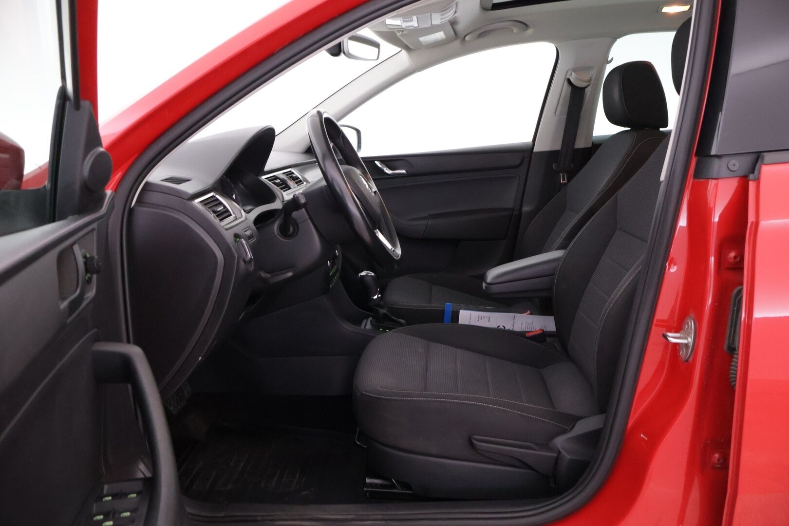 Skoda Rapid 2017 Spaceback 1,2 TSI 90 Style DSG Autom. - | Panorama | Keyless Go | Vetokoukku | Xenon | Vakkari | Lohko+sis.p | Front assist | Apple&Android auto |  P.tutkat |
