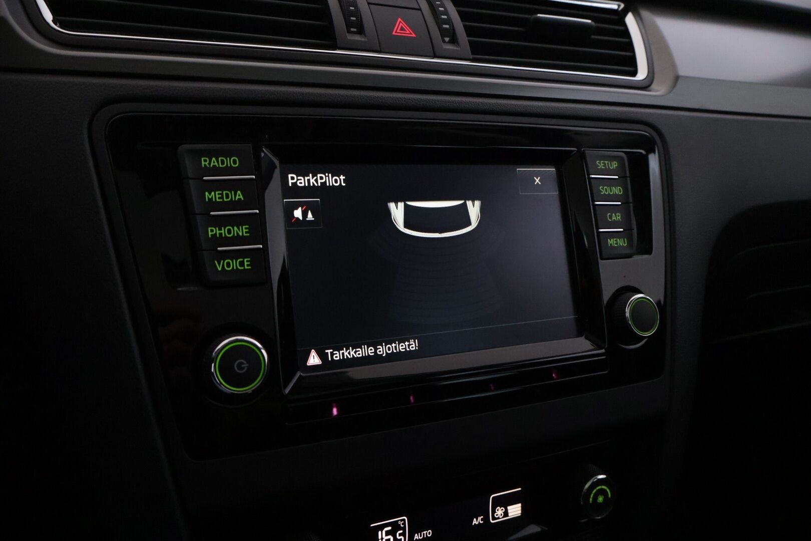 Skoda Rapid 2017 Spaceback 1,2 TSI 90 Style DSG Autom. - | Panorama | Keyless Go | Vetokoukku | Xenon | Vakkari | Lohko+sis.p | Front assist | Apple&Android auto |  P.tutkat |