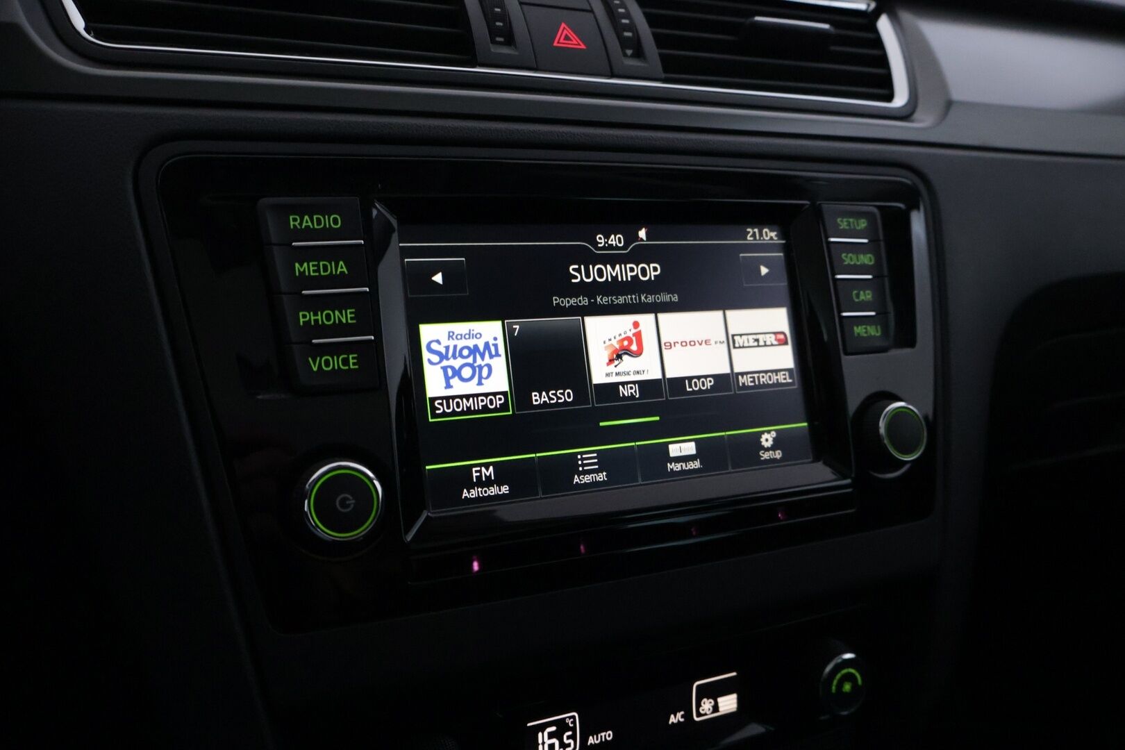 Skoda Rapid 2017 Spaceback 1,2 TSI 90 Style DSG Autom. - | Panorama | Keyless Go | Vetokoukku | Xenon | Vakkari | Lohko+sis.p | Front assist | Apple&Android auto |  P.tutkat |