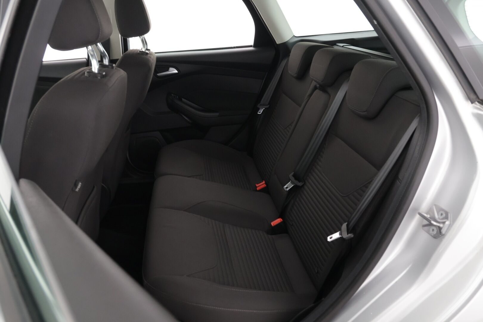 Ford Focus 2016 1,0 EcoBoost 125 hv Start/Stop A6 Titanium Wagon / Tutkat / Vakkari / BLIS / Bluetooth - 2x vanteet / Erittäin hyväkuntoiset renkaat / Suomi-auto