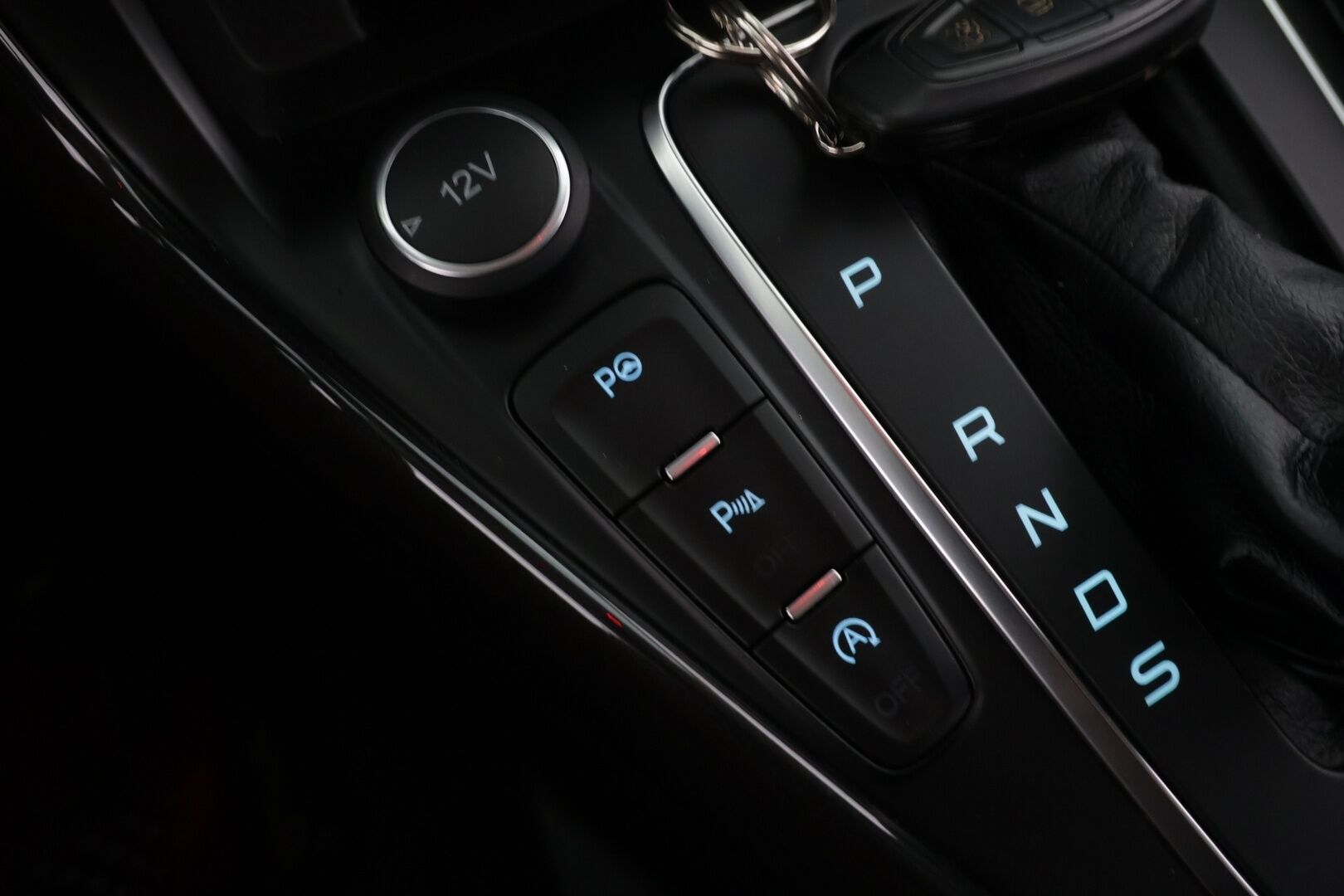 Ford Focus 2016 1,0 EcoBoost 125 hv Start/Stop A6 Titanium Wagon / Tutkat / Vakkari / BLIS / Bluetooth - 2x vanteet / Erittäin hyväkuntoiset renkaat / Suomi-auto