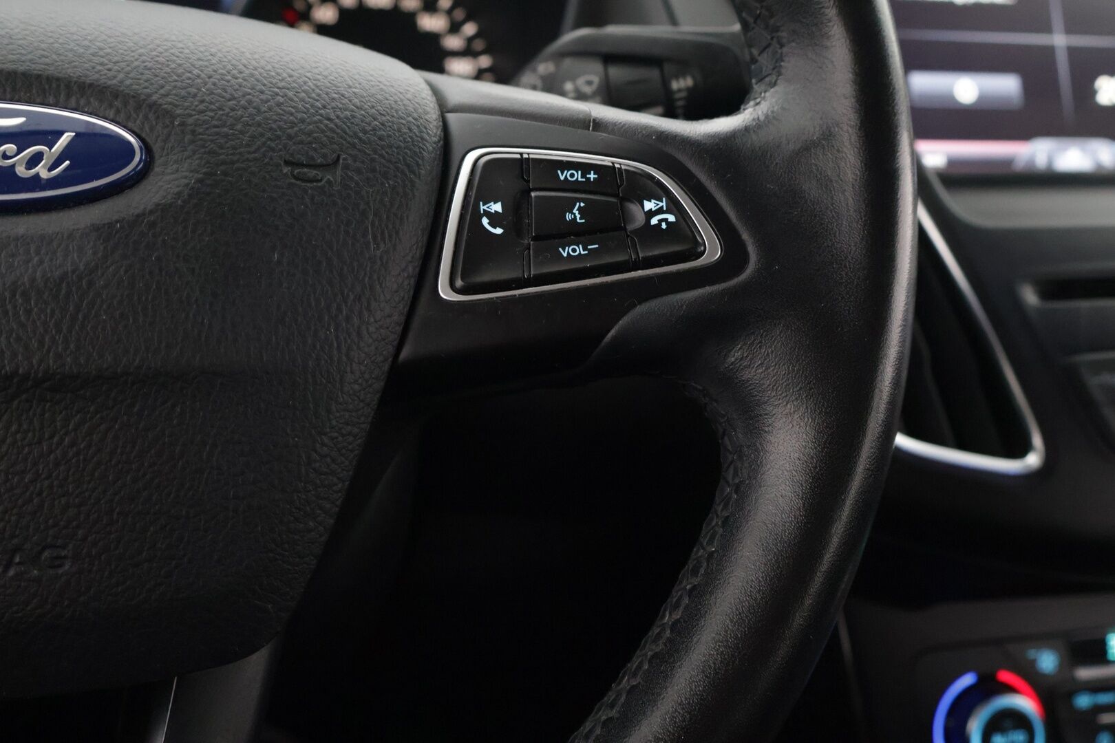 Ford Focus 2016 2,0 TDCi 150 hv PowerShift A6 Titanium** Kamera / Adapt. Vakkari / Koukku / Puolinahat** - Juuri huollettu! Kahdet renkaat! Sähköpenkit!