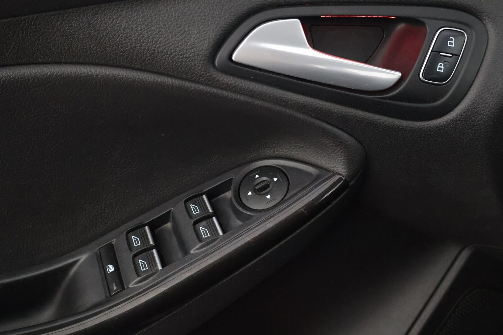 Ford Focus 2016 2,0 TDCi 150 hv PowerShift A6 Titanium** Kamera / Adapt. Vakkari / Koukku / Puolinahat** - Juuri huollettu! Kahdet renkaat! Sähköpenkit!